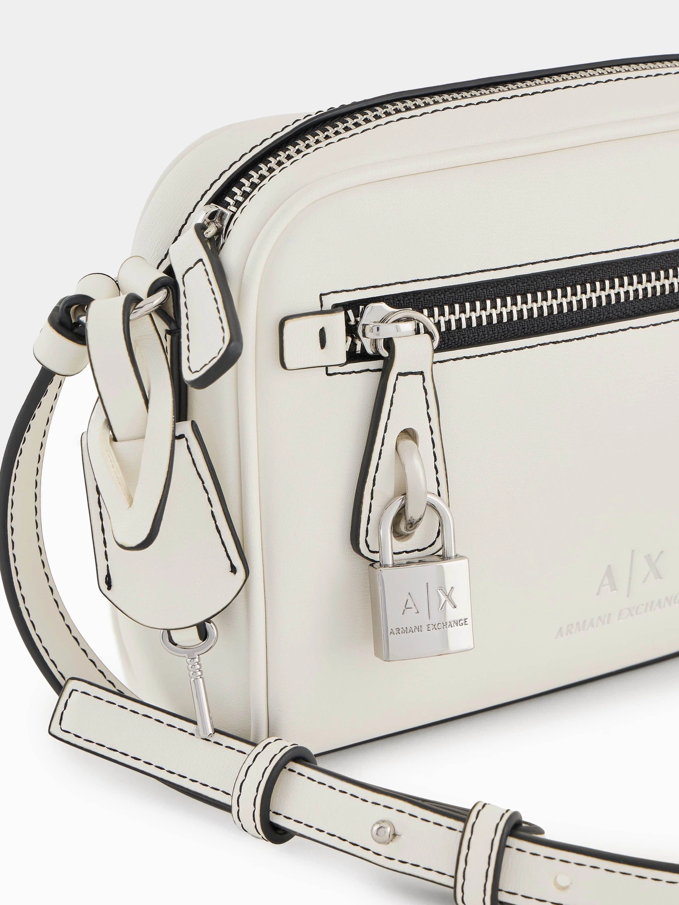 Сумки Armani Exchange модель XW000303-AF12040-F0003 Сумки Armani Exchange модель XW000303-AF12040-F0003 Фото