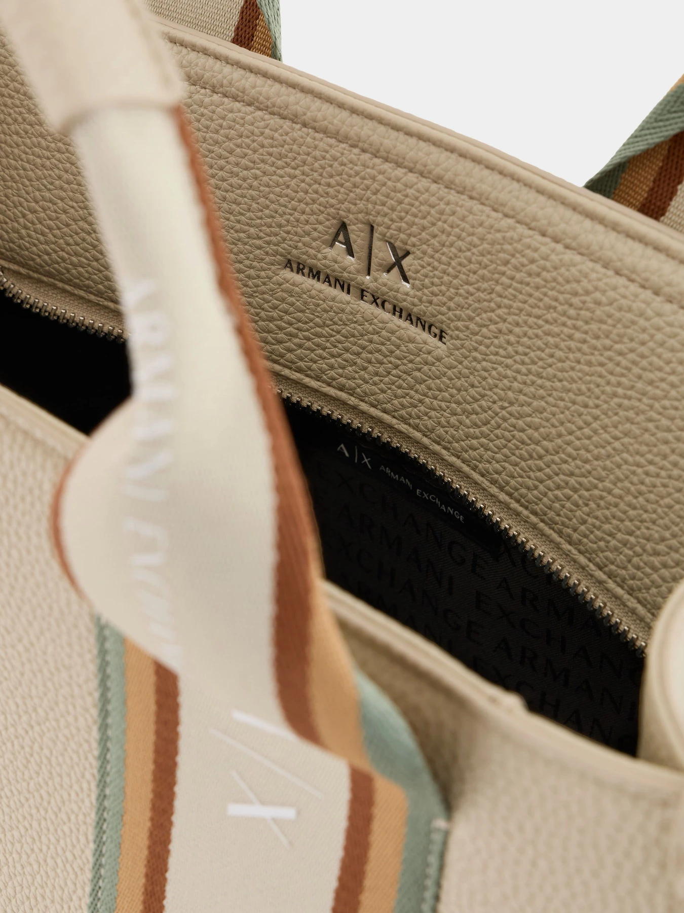 Сумки Armani Exchange модель XW000935-AF13685-M8126 Фото
