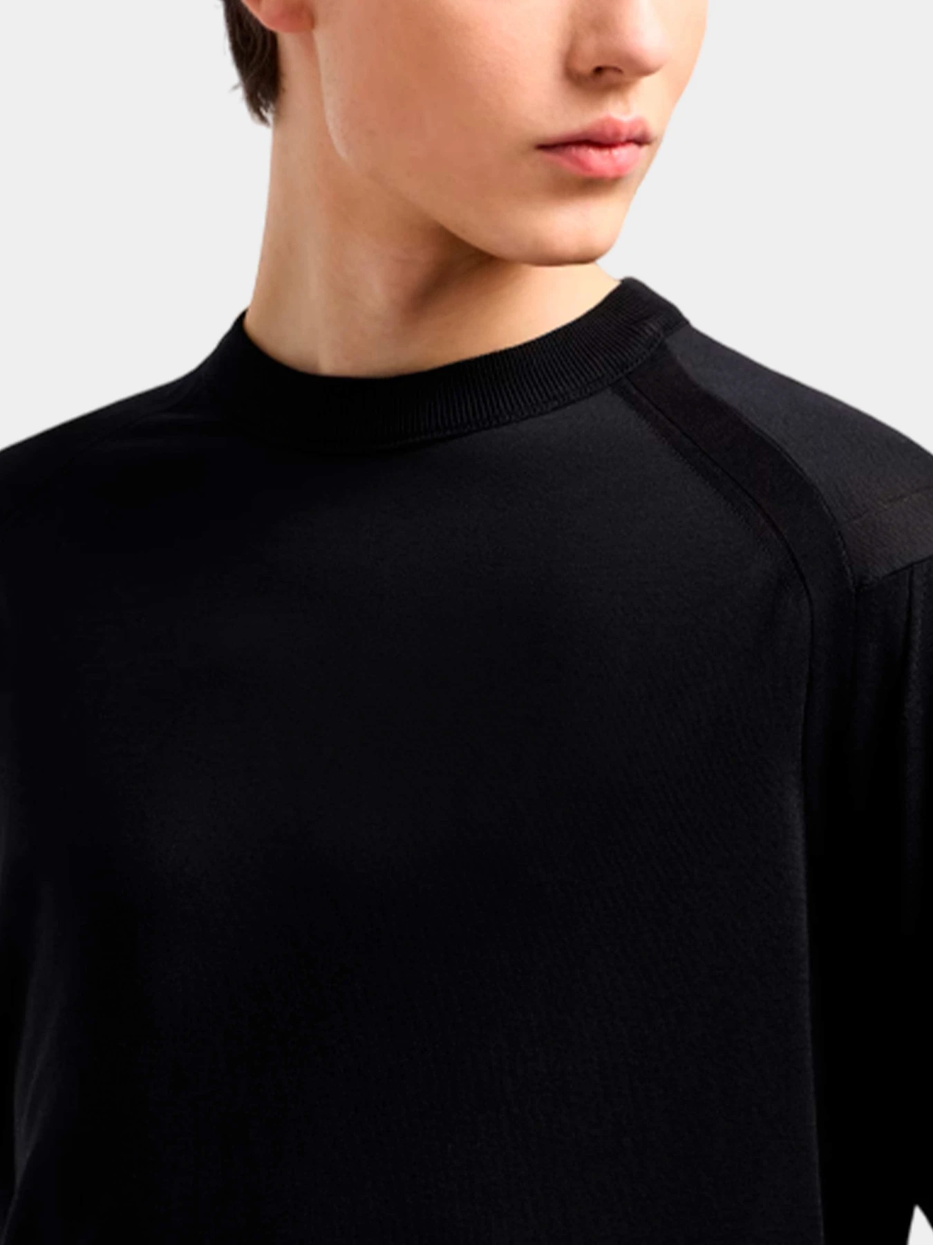 Футболки и поло Emporio Armani модель EM000672-AF13907-UC001 Футболки и поло Emporio Armani модель EM000672-AF13907-UC001 Фото