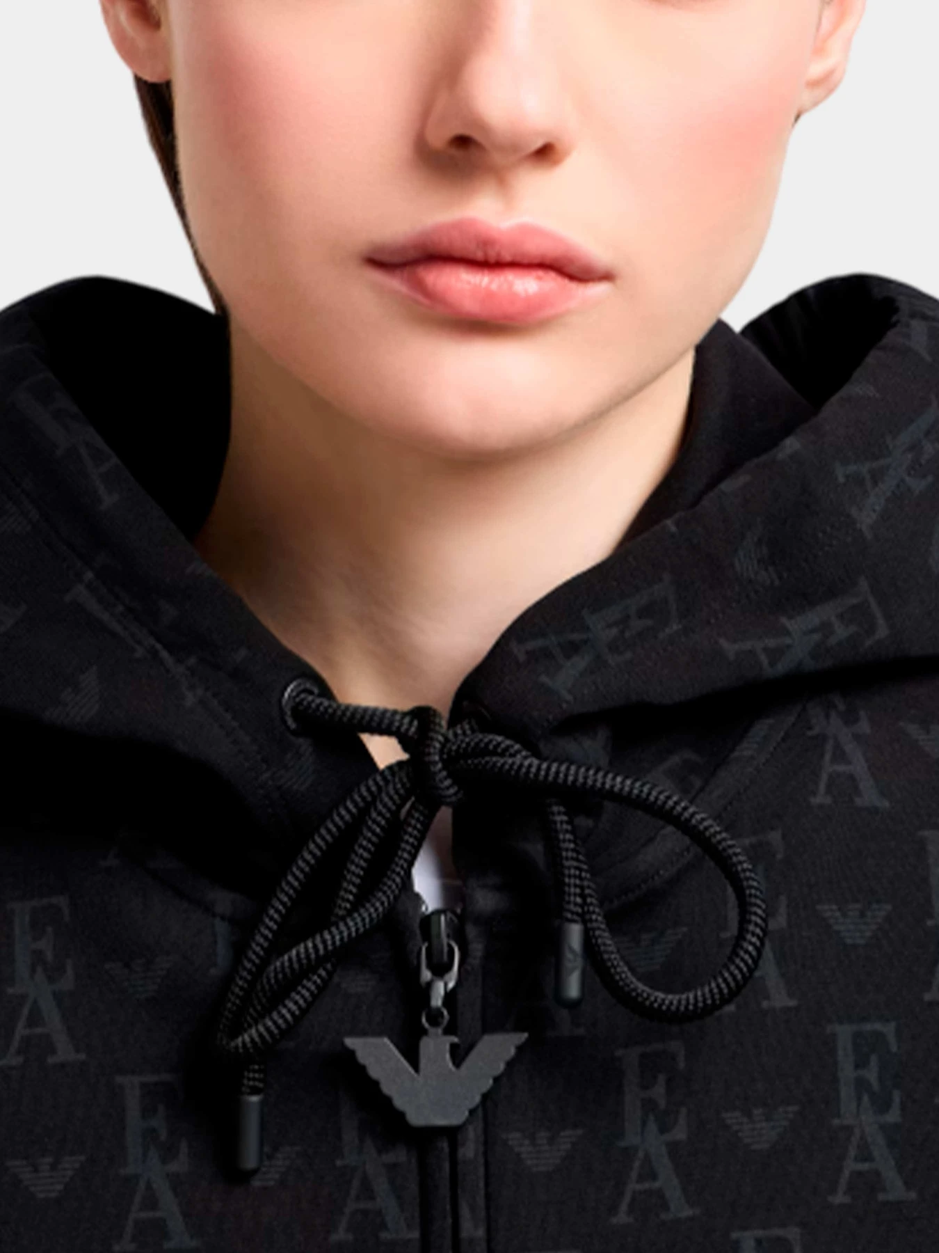 Куртки и дубленки Emporio Armani модель EW001026-AF10002-FC026 Фото