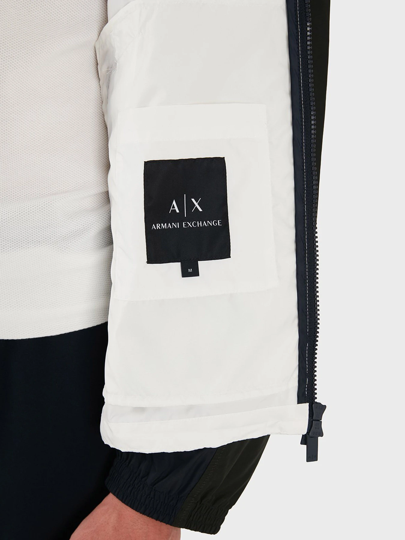 Куртки и дубленки Armani Exchange модель XM000190-AF12012-MB071 Куртки и дубленки Armani Exchange модель XM000190-AF12012-MB071 Фото