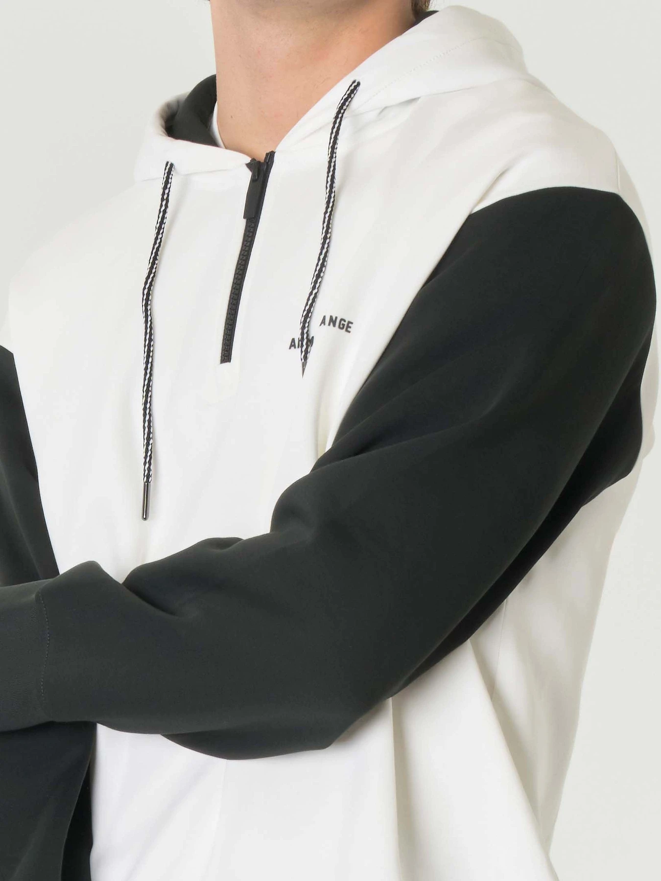 Худи и свитшоты Armani Exchange модель XM000291-AF10818-M0052 Худи и свитшоты Armani Exchange модель XM000291-AF10818-M0052 Фото