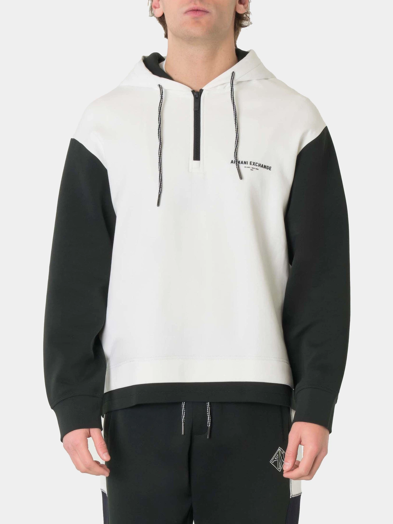 Худи и свитшоты Armani Exchange модель XM000291-AF10818-M0052 Худи и свитшоты Armani Exchange модель XM000291-AF10818-M0052 Фото