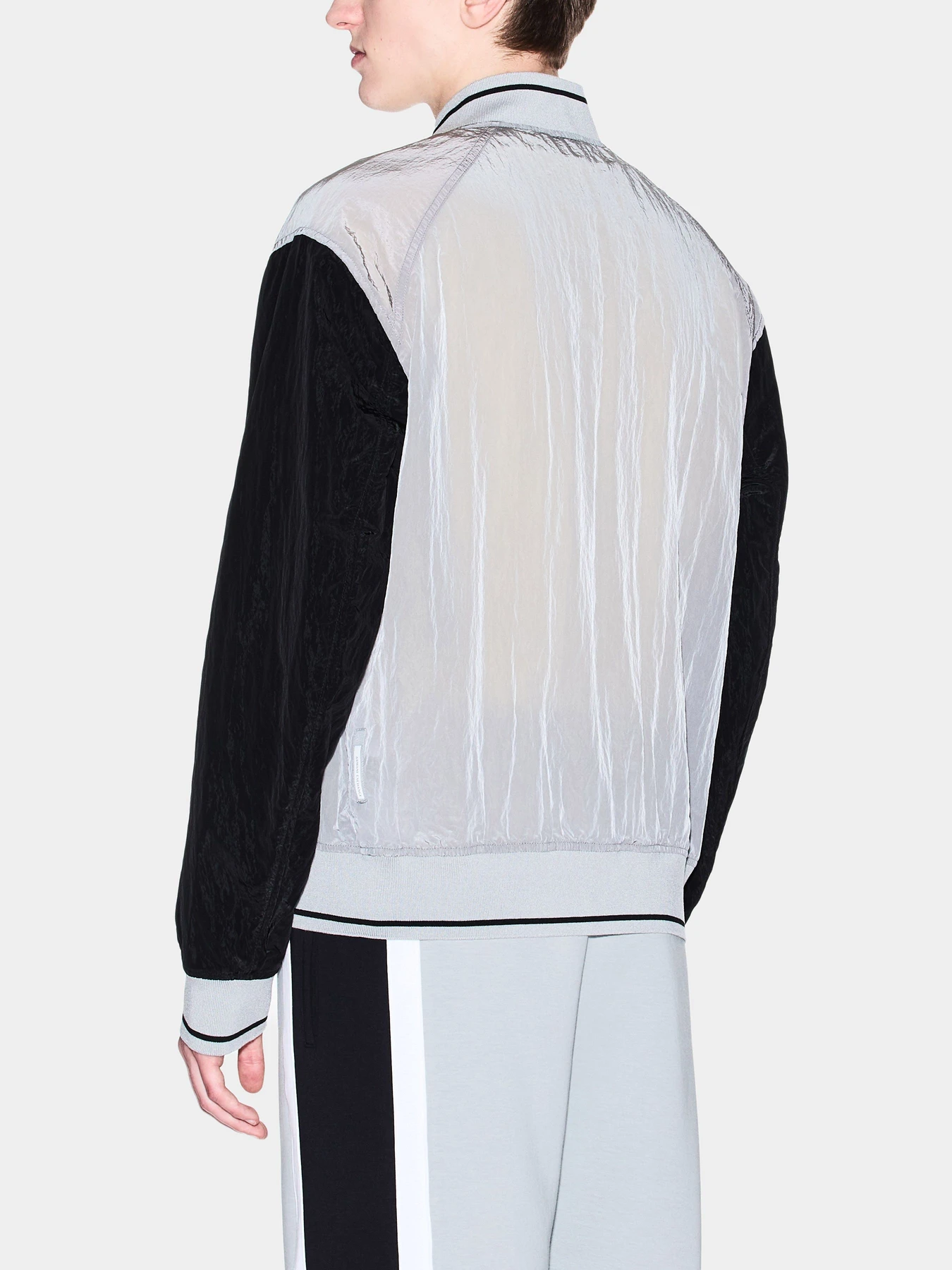 Куртки и дубленки Armani Exchange модель XM000404-AF13174-M8089 Куртки и дубленки Armani Exchange модель XM000404-AF13174-M8089 Фото