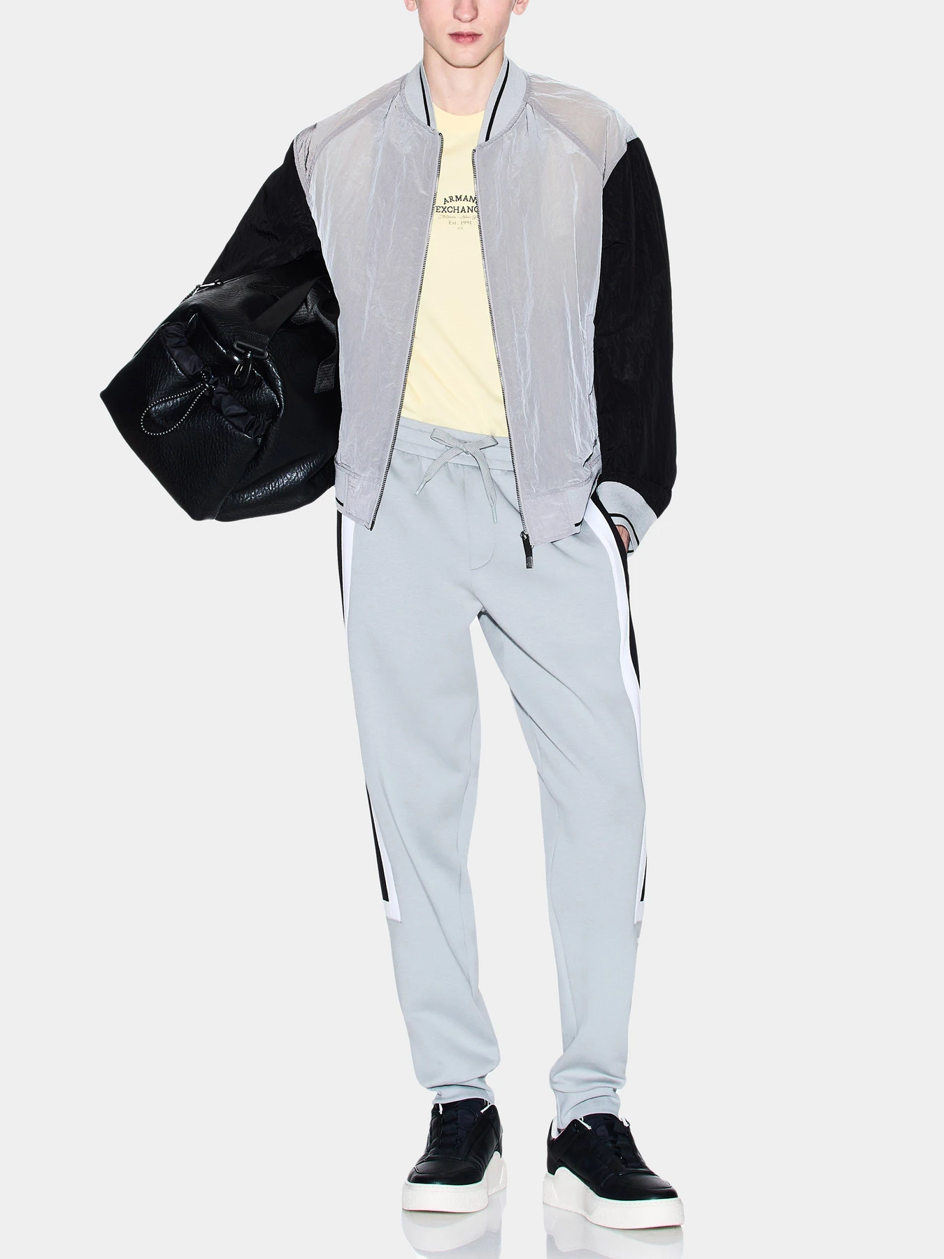 Куртки и дубленки Armani Exchange модель XM000404-AF13174-M8089 Куртки и дубленки Armani Exchange модель XM000404-AF13174-M8089 Фото