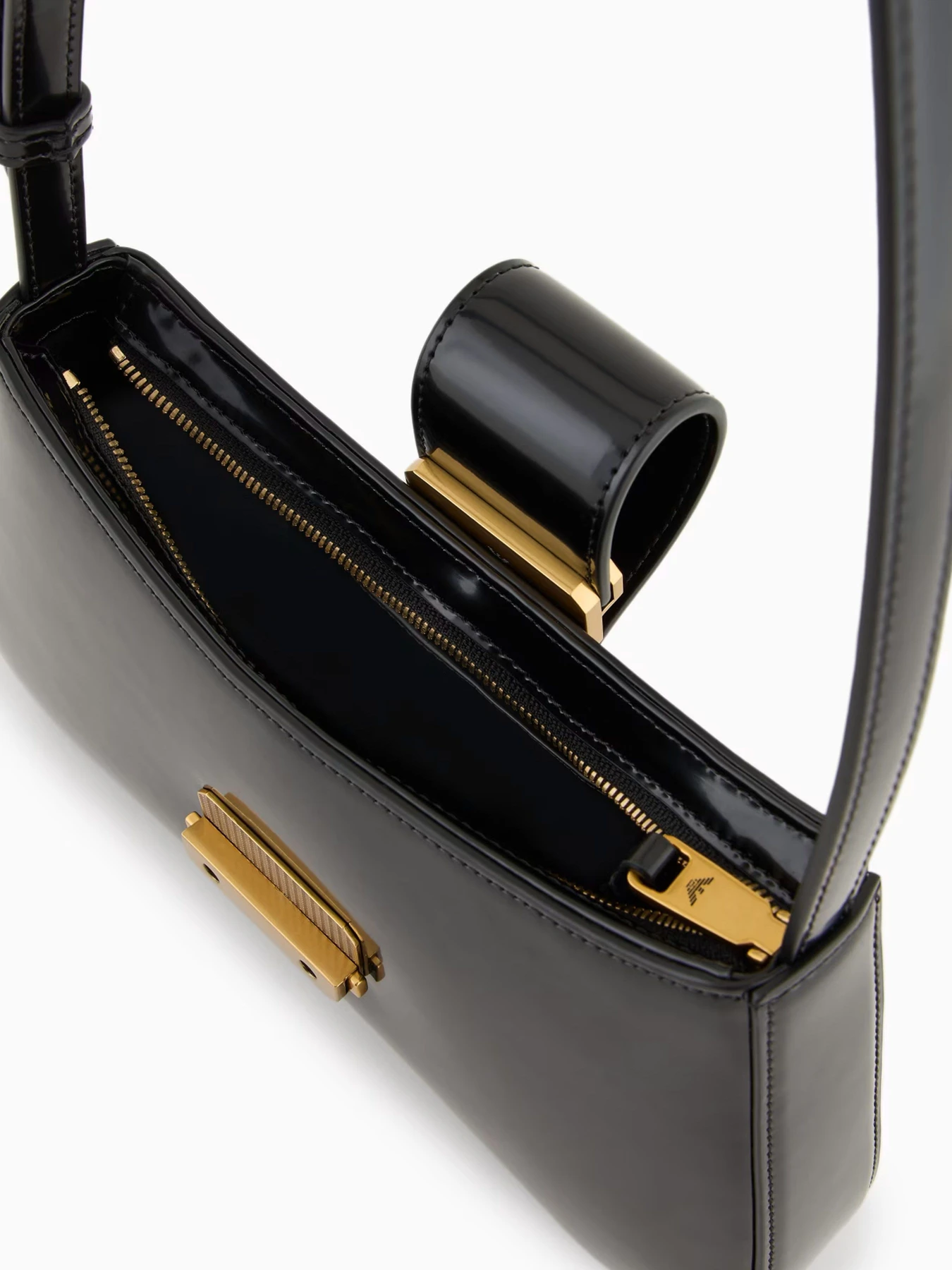 Сумки Emporio Armani модель EW001778-AF14068-UC001 Сумки Emporio Armani модель EW001778-AF14068-UC001 Фото