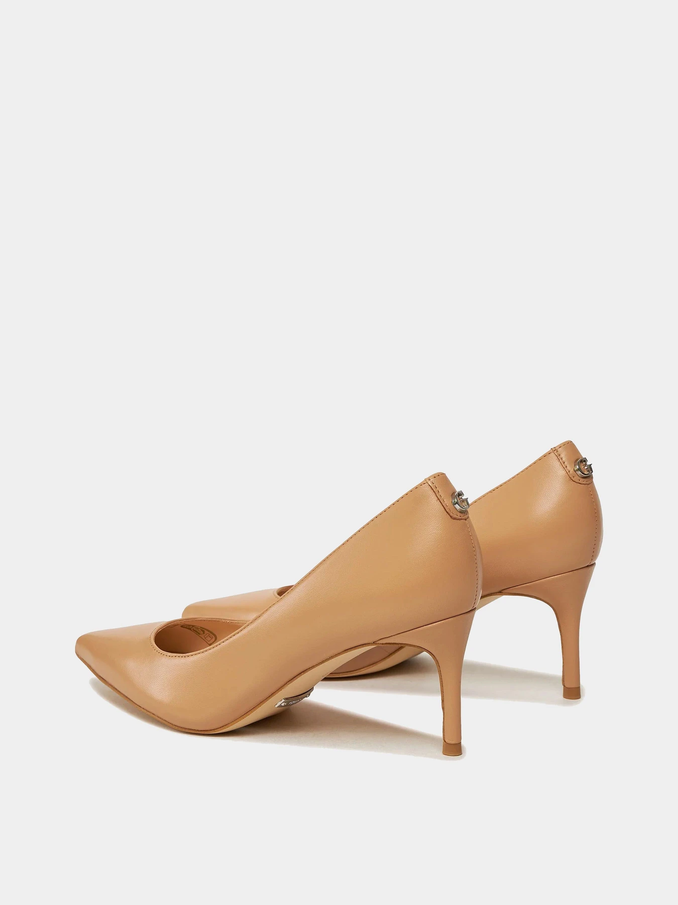 Туфли и лоферы GUESS модель FLPBV4-LEA08-SAND Туфли и лоферы GUESS модель FLPBV4-LEA08-SAND Фото