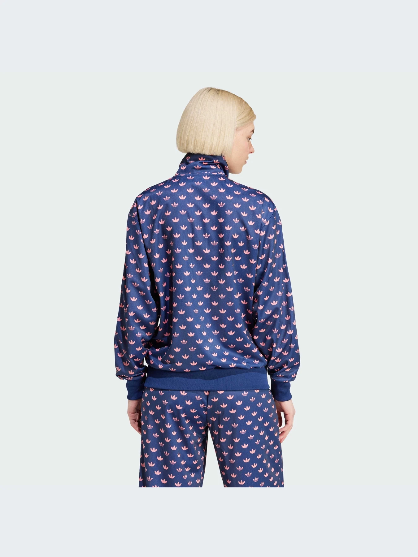 Худи и свитшоты Adidas Graphics модель IY0325-KZ Худи и свитшоты Adidas Graphics модель IY0325-KZ Фото