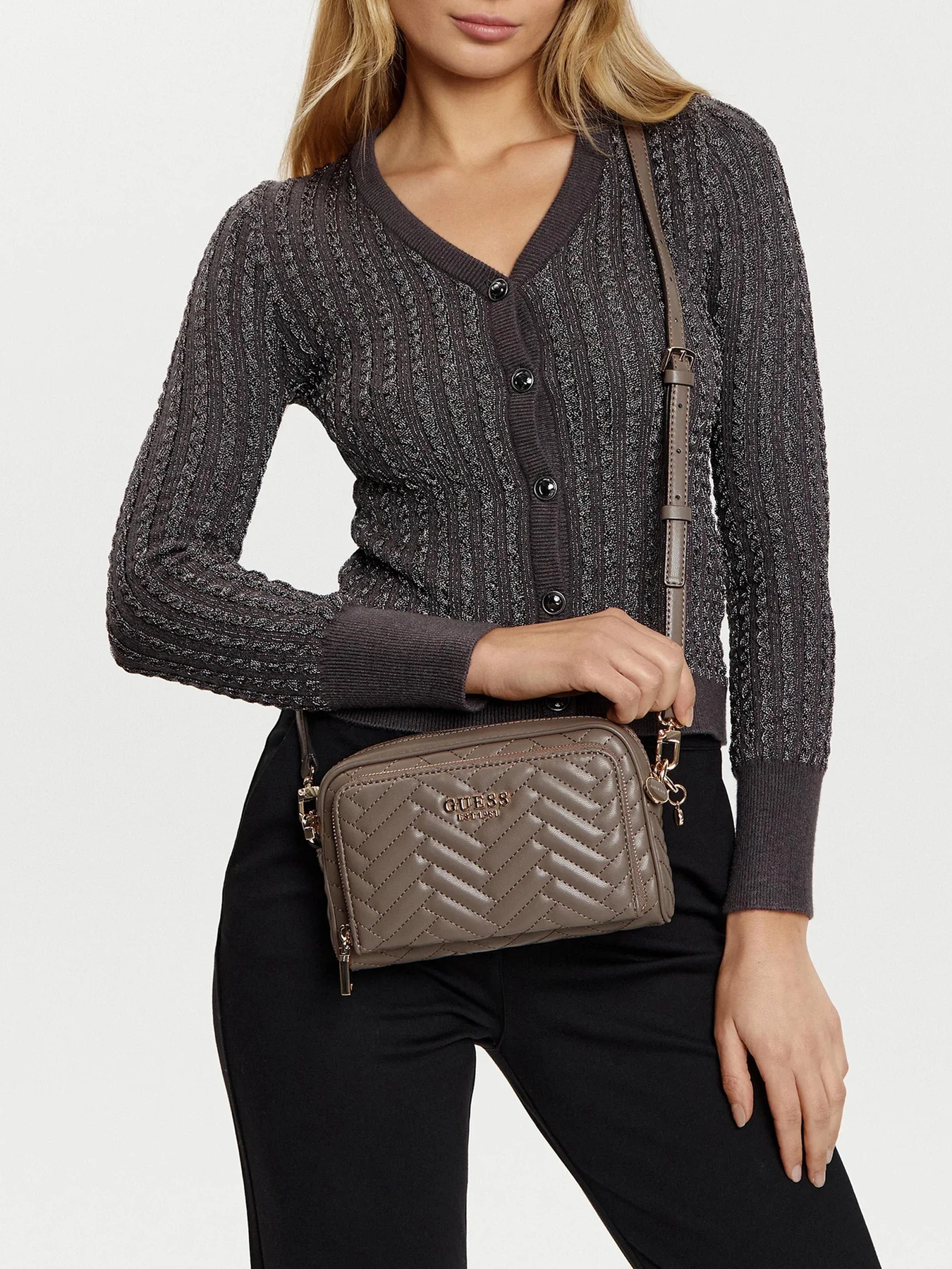 Сумки GUESS модель HWQG95-08140-DRT Сумки GUESS модель HWQG95-08140-DRT Фото