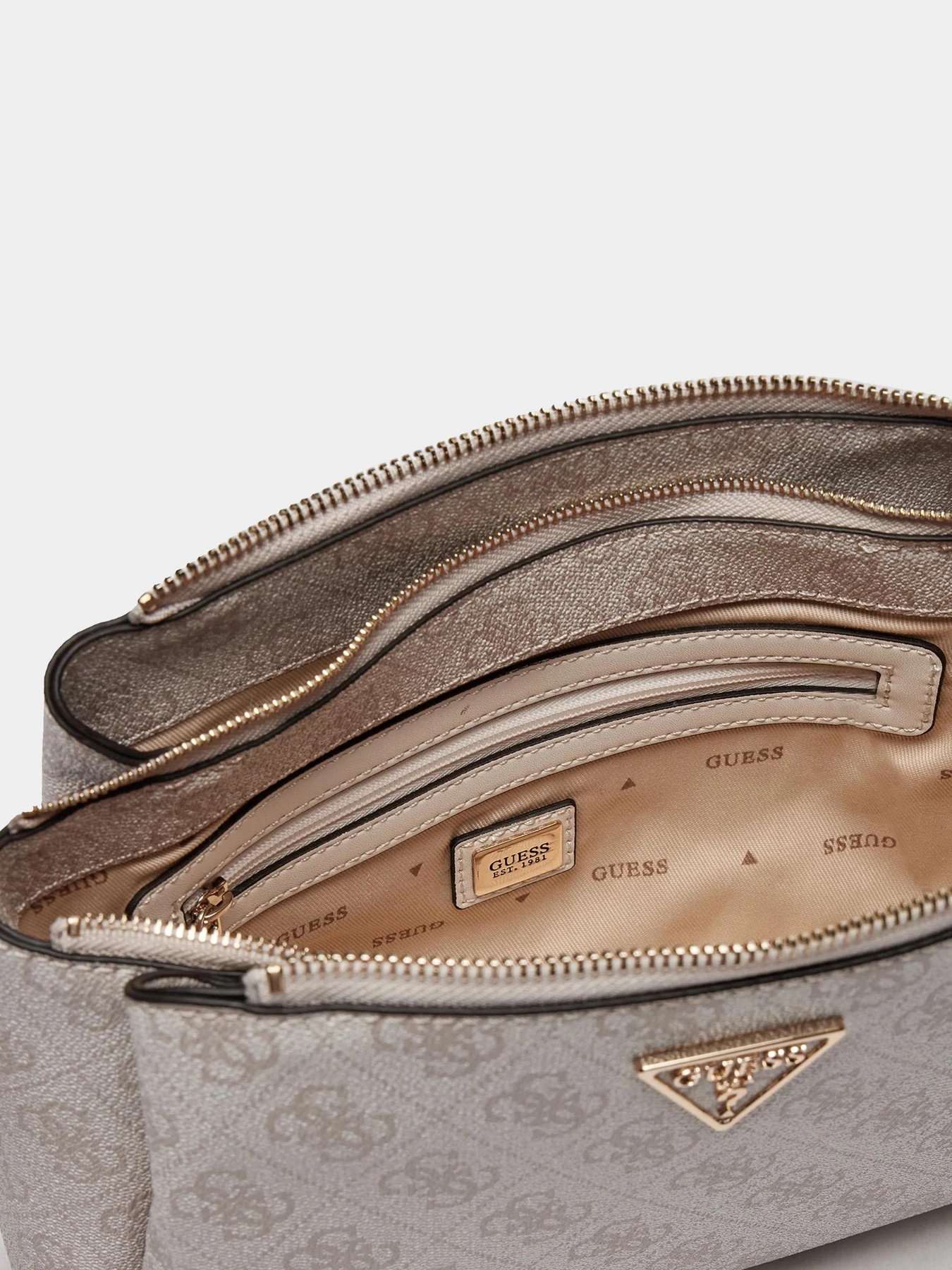 Сумки GUESS модель HWBD78-79120-DVL Сумки GUESS модель HWBD78-79120-DVL Фото