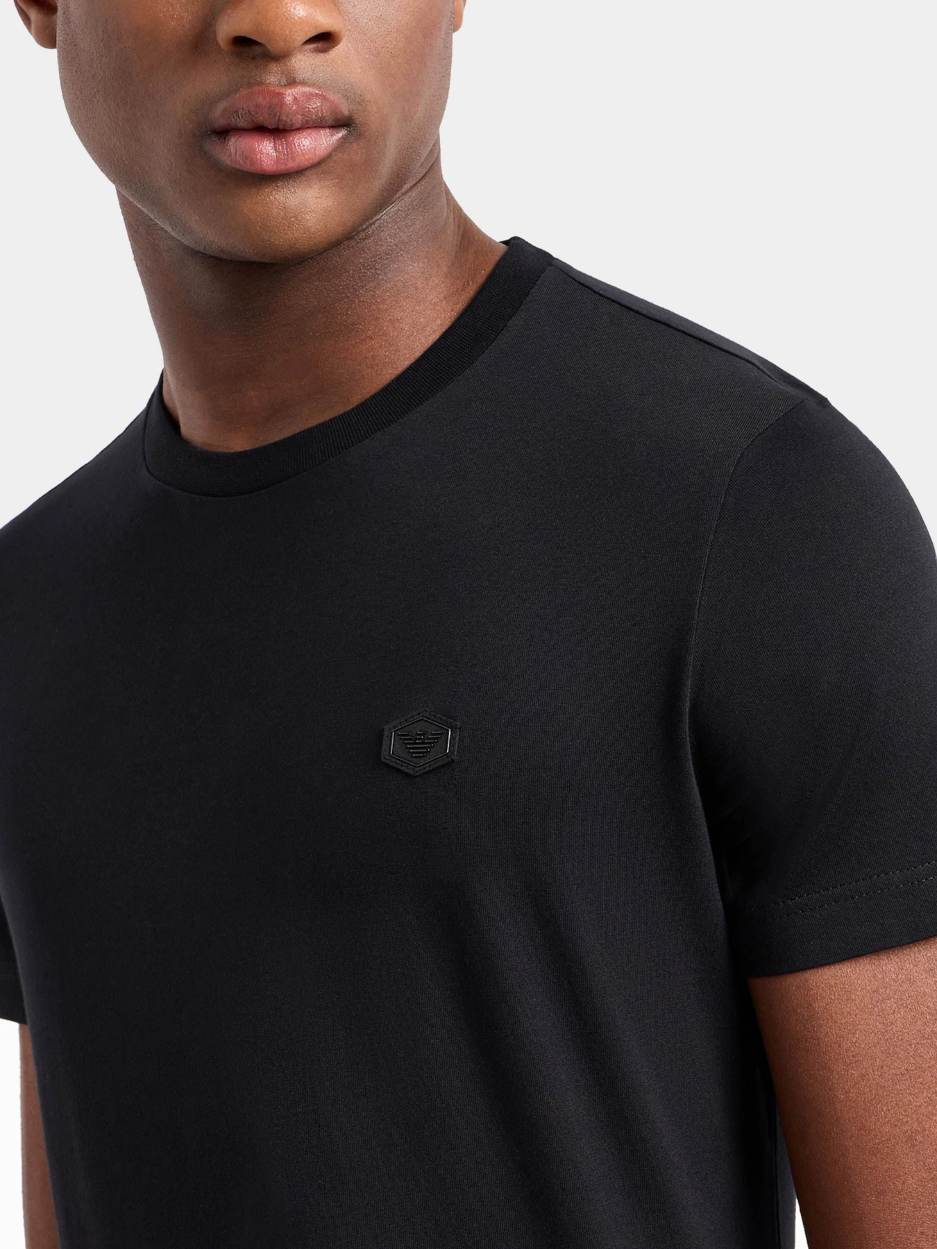 Футболки и поло Emporio Armani модель 8N1TQ6-1JRGZ-0999 Футболки и поло Emporio Armani модель 8N1TQ6-1JRGZ-0999 Фото