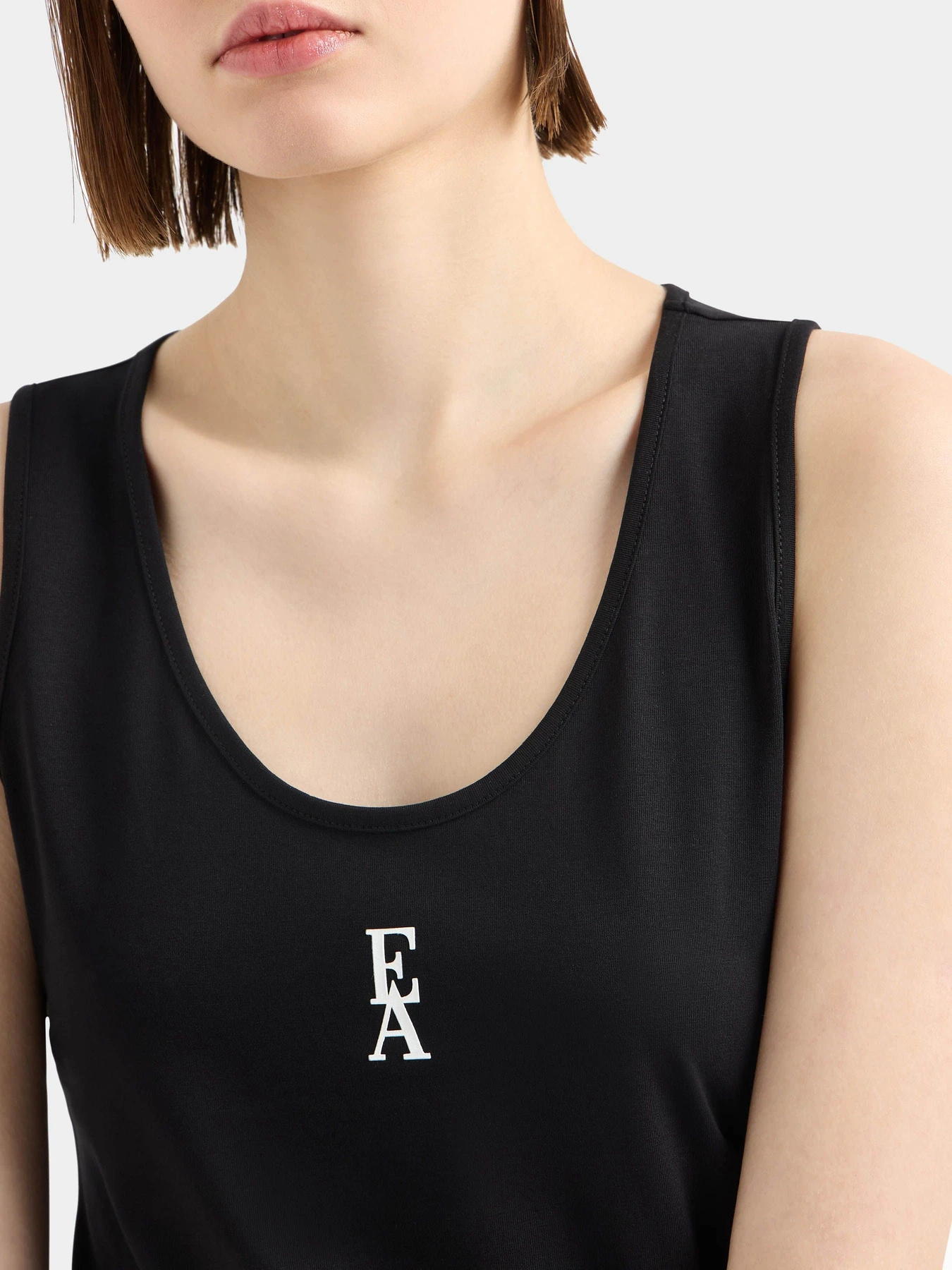 Футболки и поло Emporio Armani модель EW001519-AF12571-UC001 Футболки и поло Emporio Armani модель EW001519-AF12571-UC001 Фото