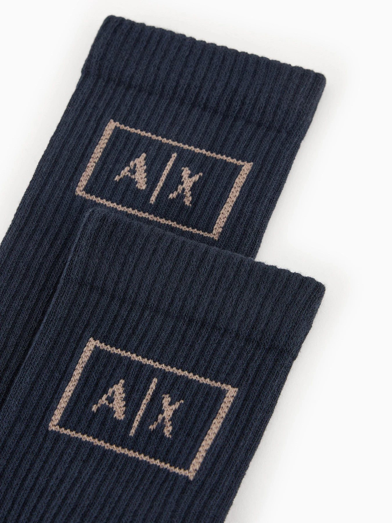 Носки и гольфы Armani Exchange модель XM000877-AF13695-UB101 Носки и гольфы Armani Exchange модель XM000877-AF13695-UB101 Фото