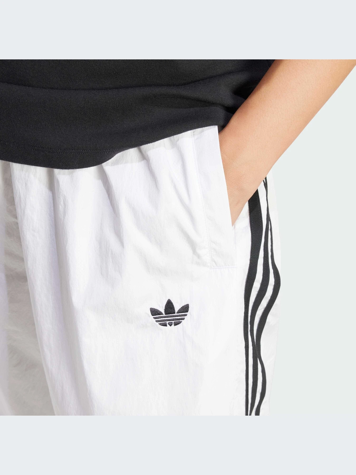 Брюки Adidas Adicolor модель JD0257-KZ Брюки Adidas Adicolor модель JD0257-KZ Фото