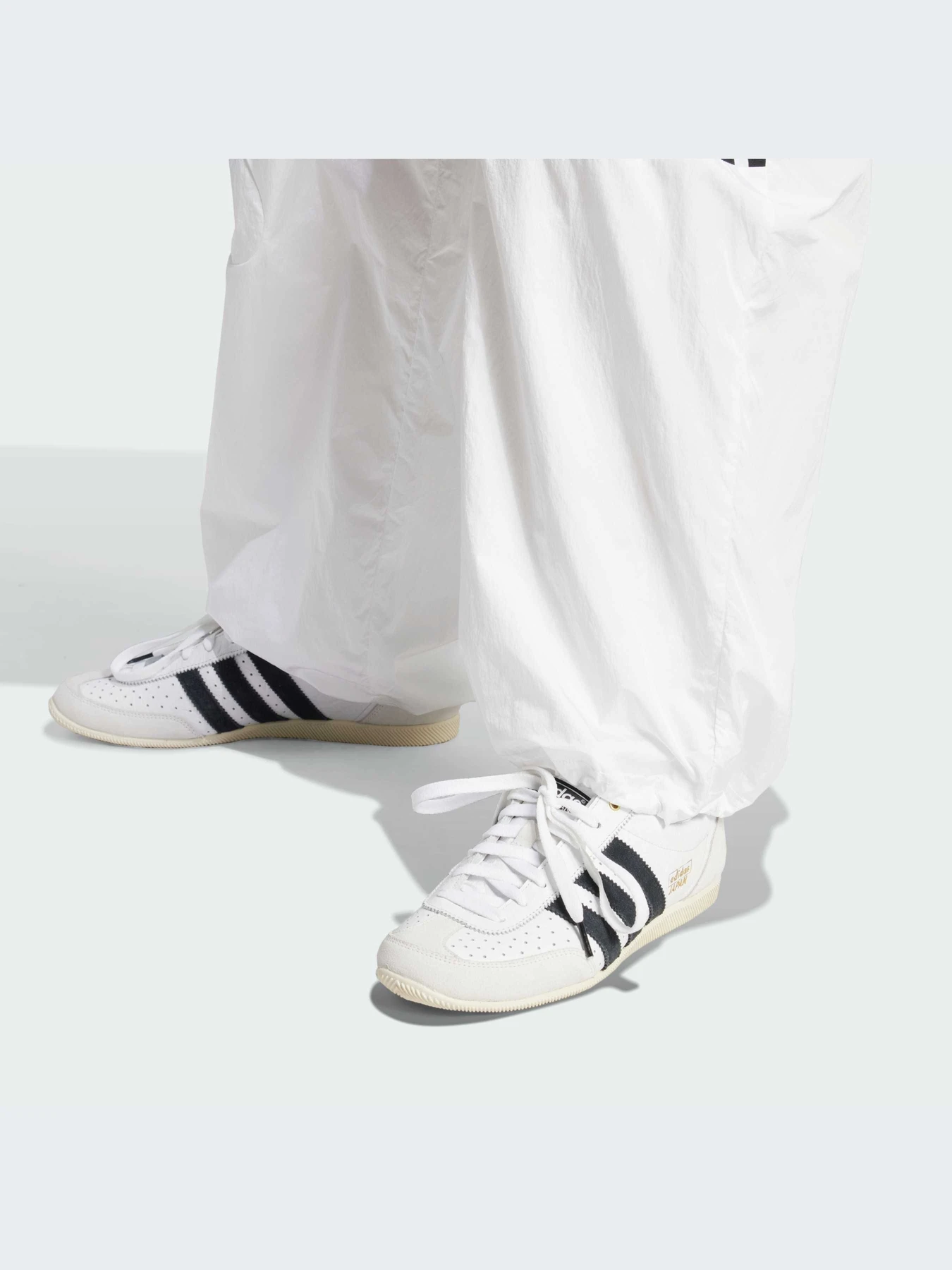 Брюки Adidas Adicolor модель JD0257-KZ Брюки Adidas Adicolor модель JD0257-KZ Фото