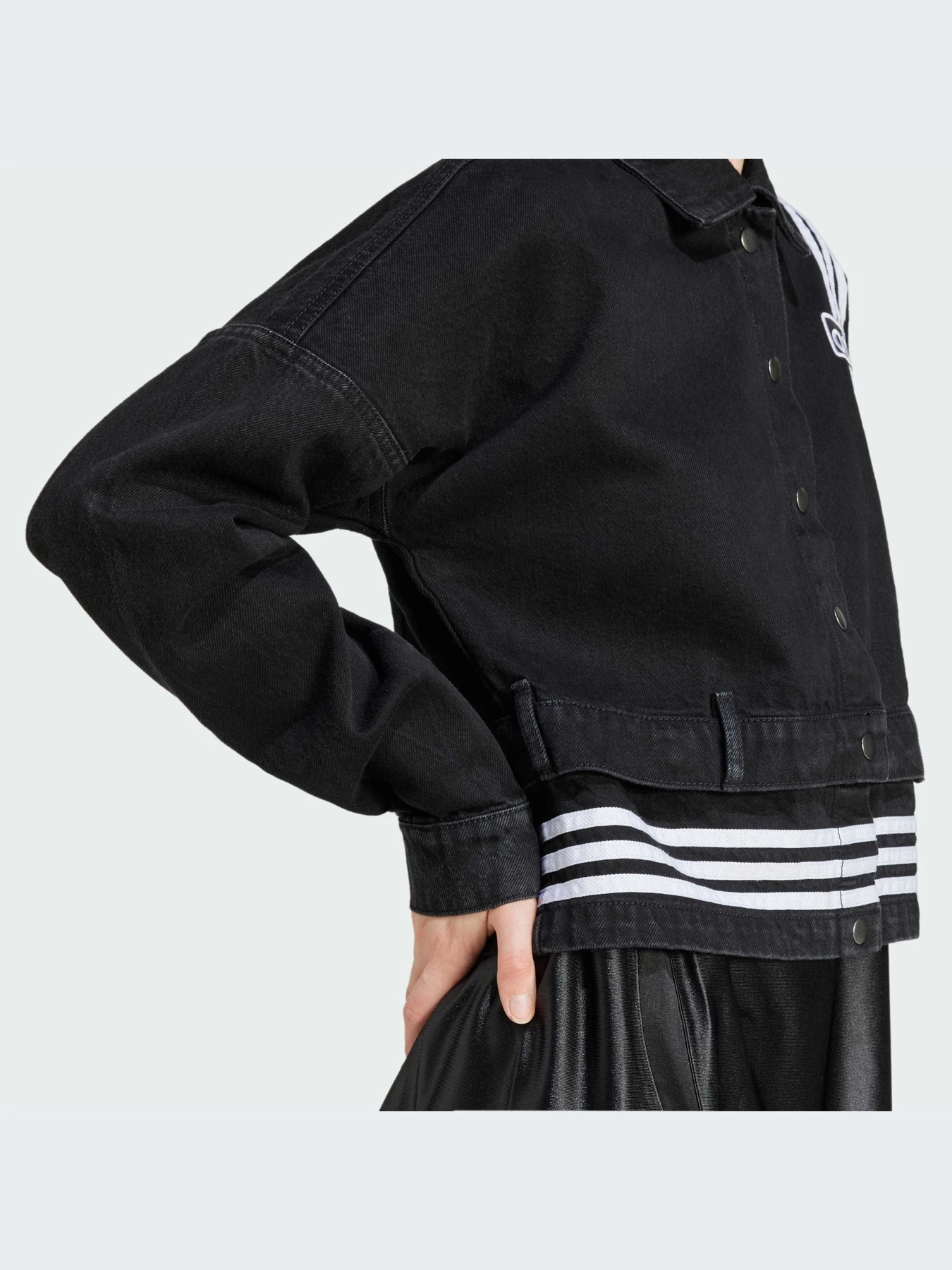 Куртки и дубленки Adidas Adicolor модель JJ3095-KZ Куртки и дубленки Adidas Adicolor модель JJ3095-KZ Фото