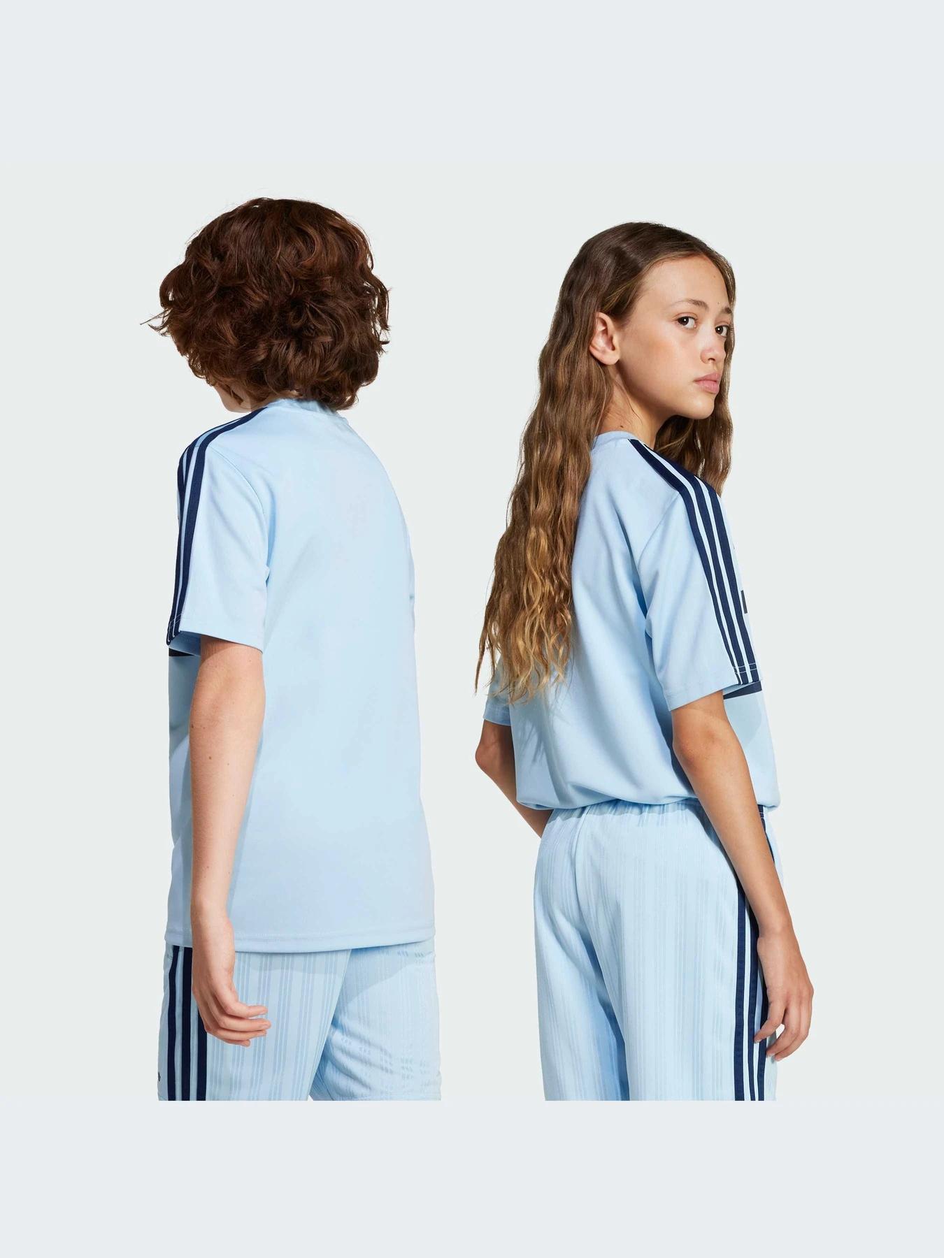 Футболки и поло Adidas Adicolor модель JC9043-KZ Футболки и поло Adidas Adicolor модель JC9043-KZ Фото