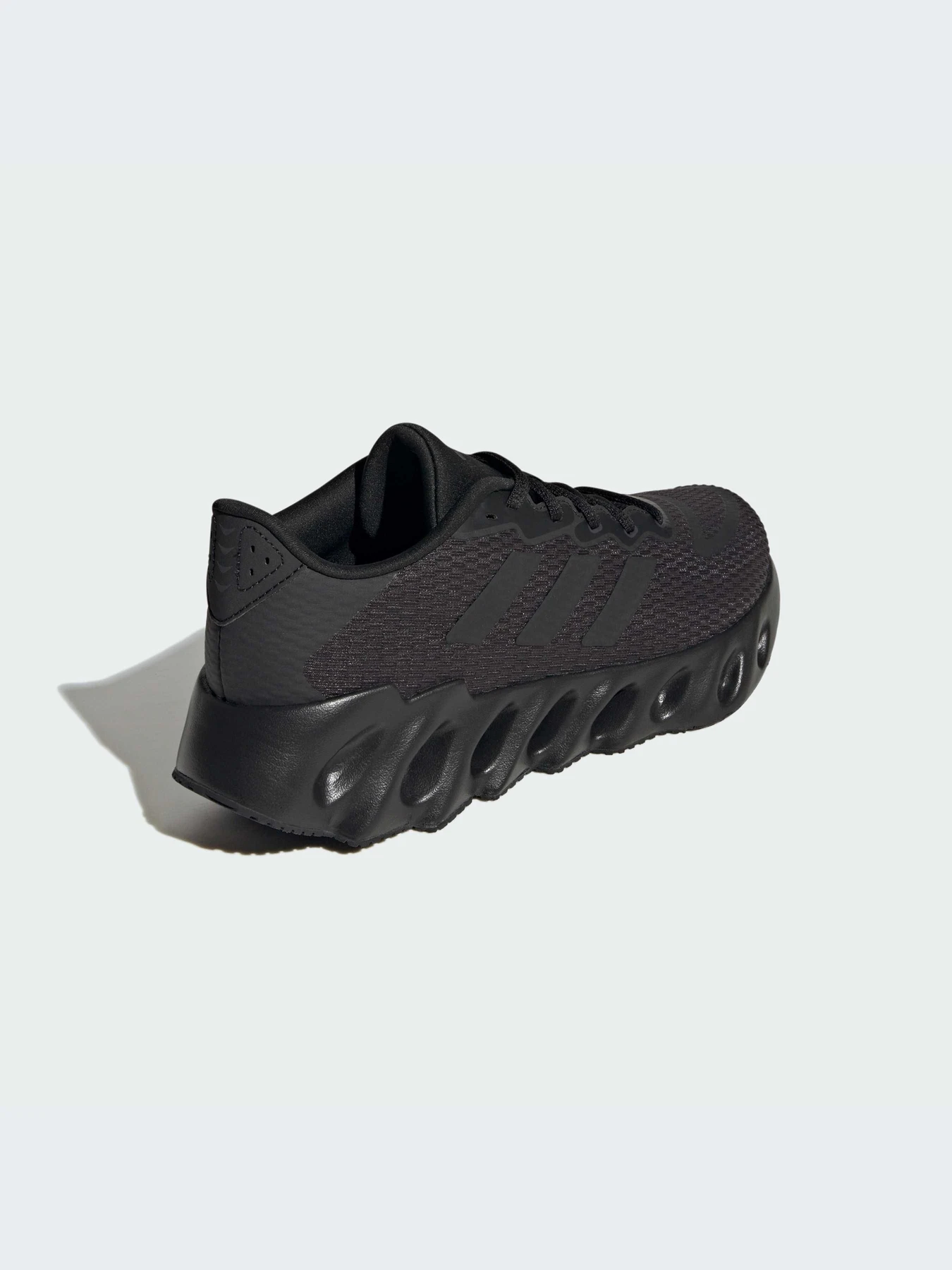Кроссовки Adidas модель IF5718-KZ Кроссовки Adidas модель IF5718-KZ Фото