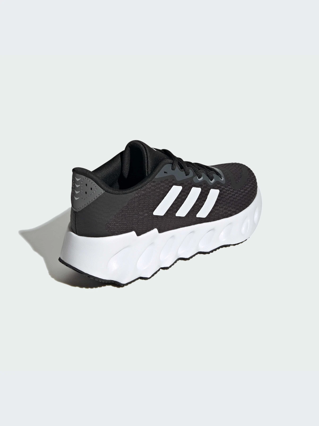 Кроссовки Adidas модель IF5733-KZ Кроссовки Adidas модель IF5733-KZ Фото