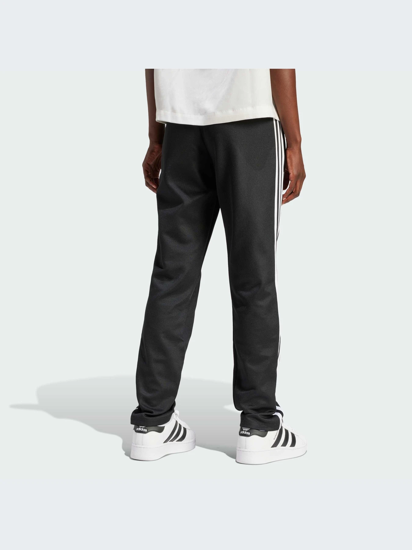Брюки Adidas Adicolor модель IU2521-KZ Брюки Adidas Adicolor модель IU2521-KZ Фото