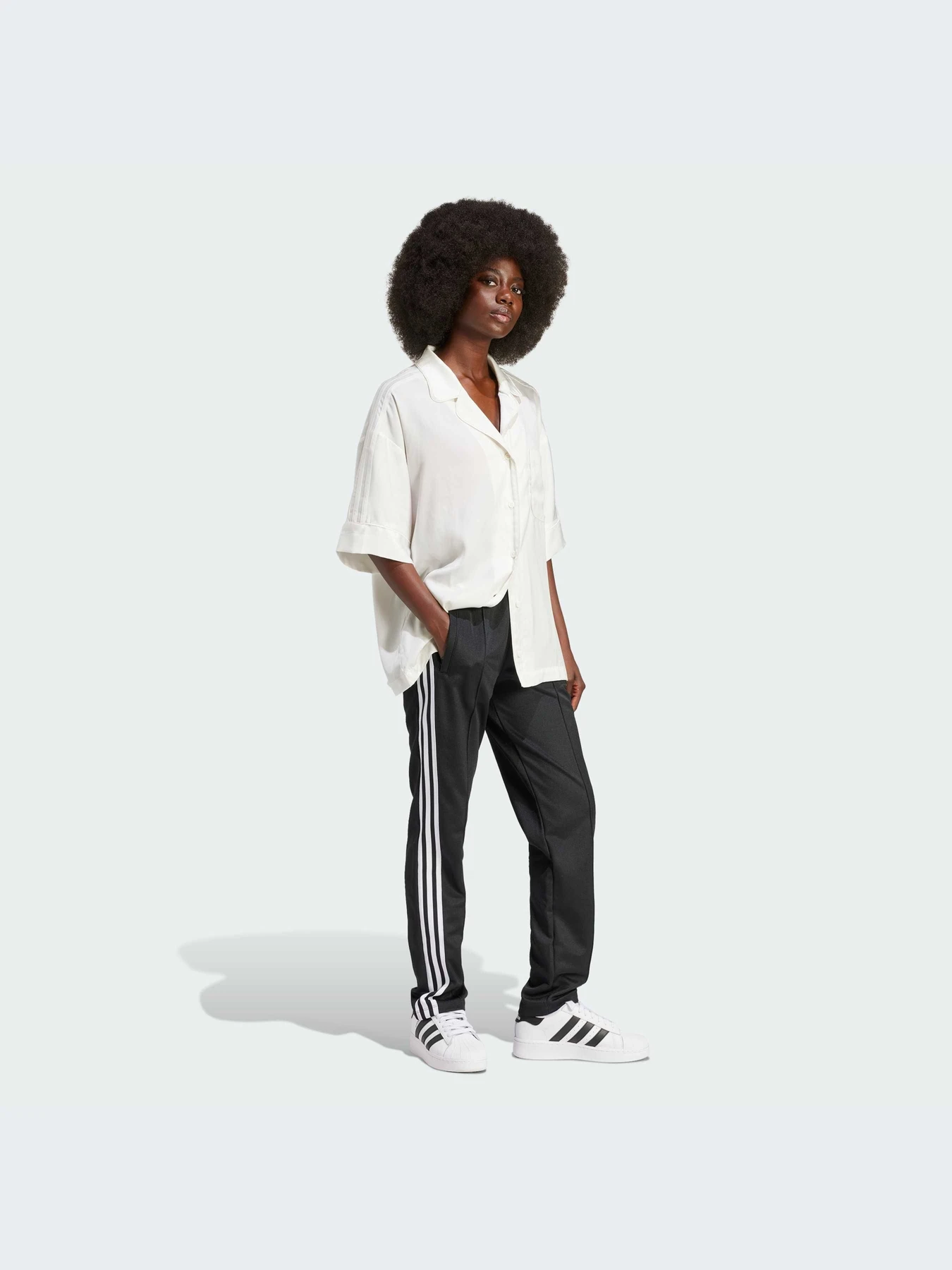Брюки Adidas Adicolor модель IU2521-KZ Брюки Adidas Adicolor модель IU2521-KZ Фото