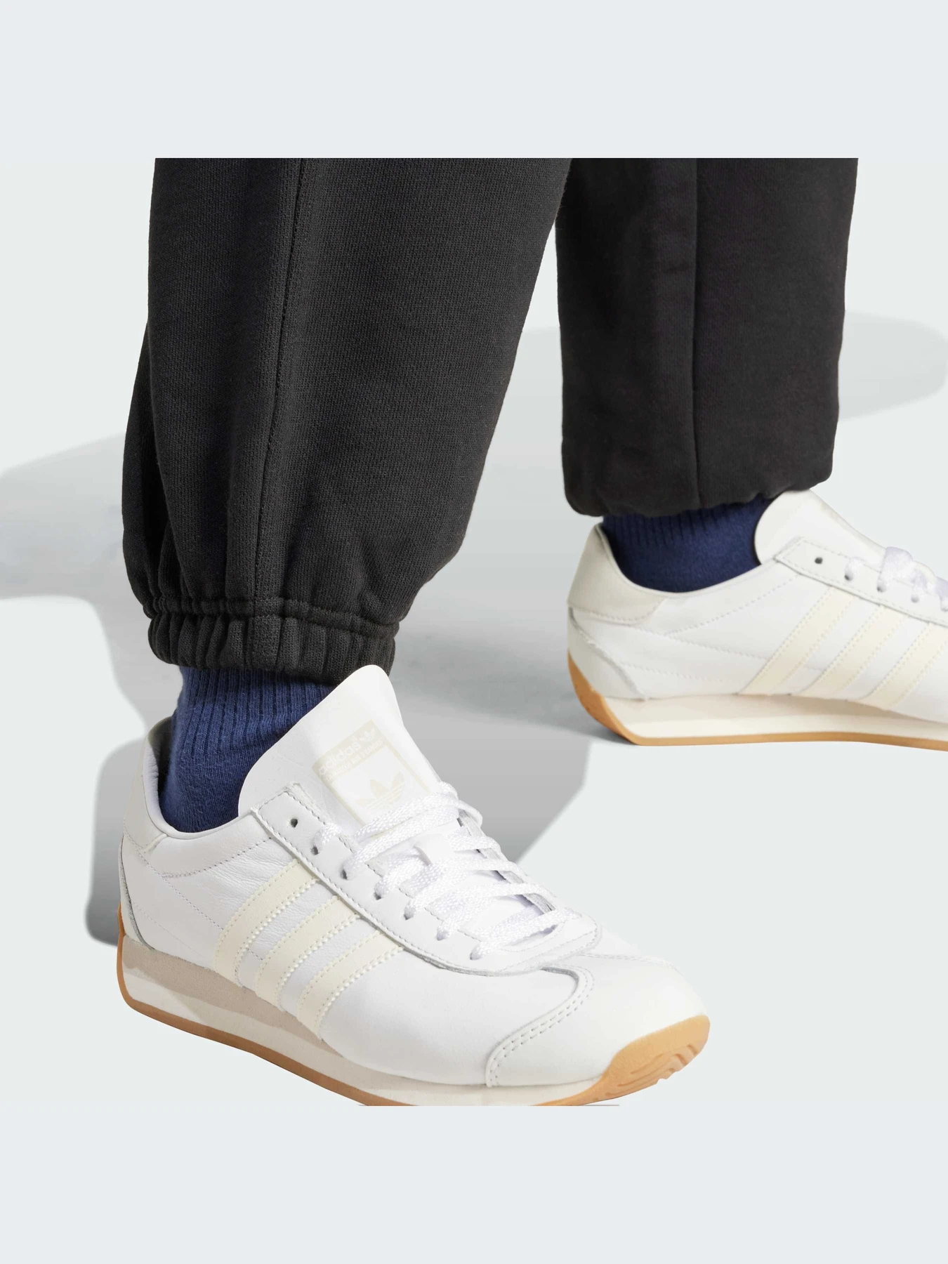 Брюки Adidas модель IW0952-KZ Брюки Adidas модель IW0952-KZ Фото