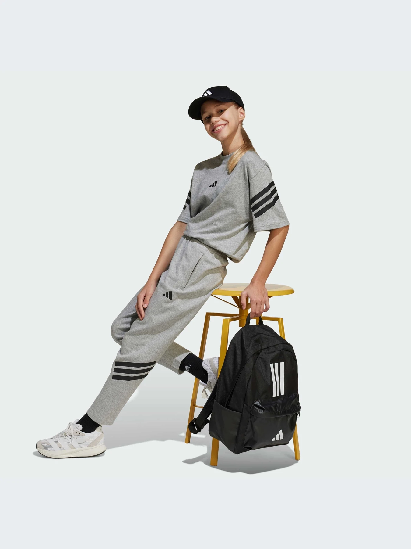 Брюки Adidas модель JJ4811-KZ Брюки Adidas модель JJ4811-KZ Фото