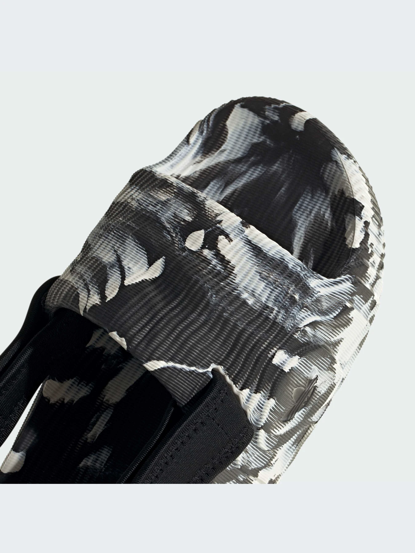 Сандалии Adidas Adilette модель IE5650-KZ Сандалии Adidas Adilette модель IE5650-KZ Фото