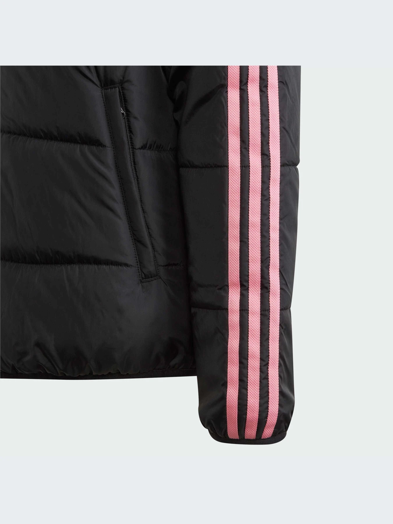 Куртки и дубленки Adidas Adicolor модель IN1328-KZ Куртки и дубленки Adidas Adicolor модель IN1328-KZ Фото