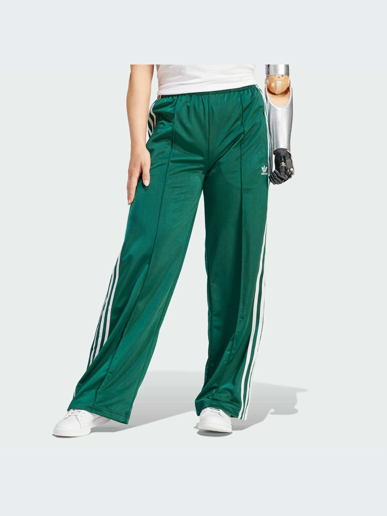 Брюки Adidas Adicolor модель IP0642-KZ Брюки Adidas Adicolor модель IP0642-KZ Фото