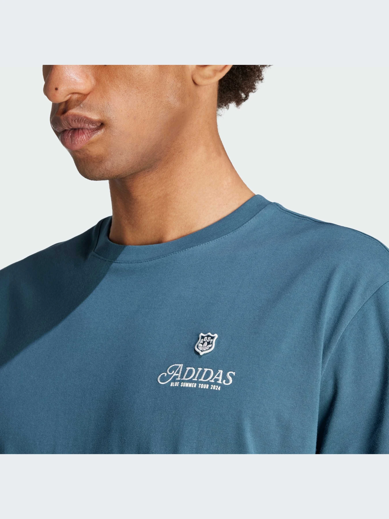 Футболки и поло Adidas Graphics модель IS0225-KZ Футболки и поло Adidas Graphics модель IS0225-KZ Фото