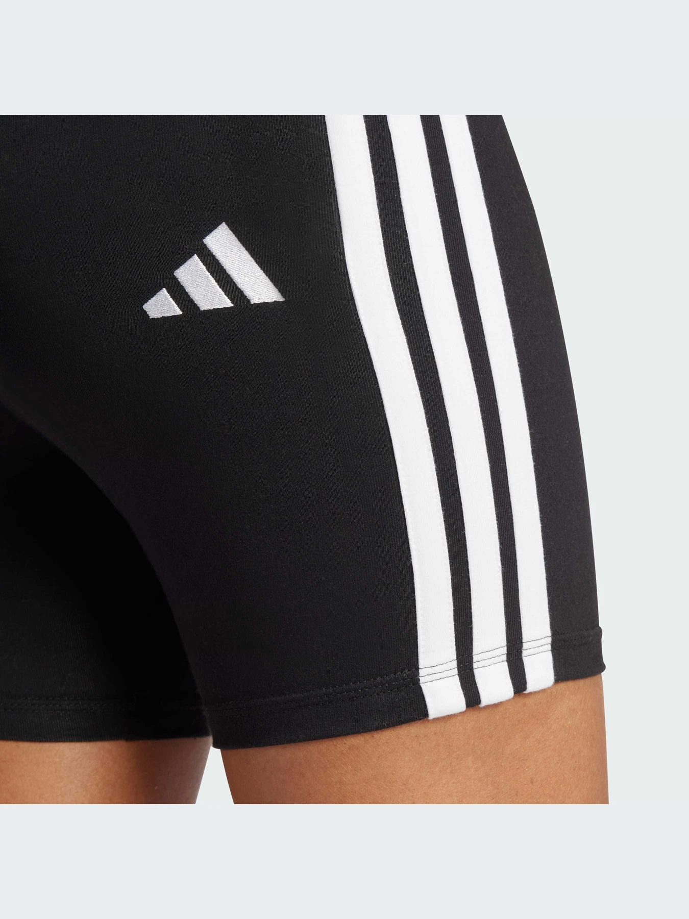 Шорты Adidas модель JE1223-KZ Шорты Adidas модель JE1223-KZ Фото