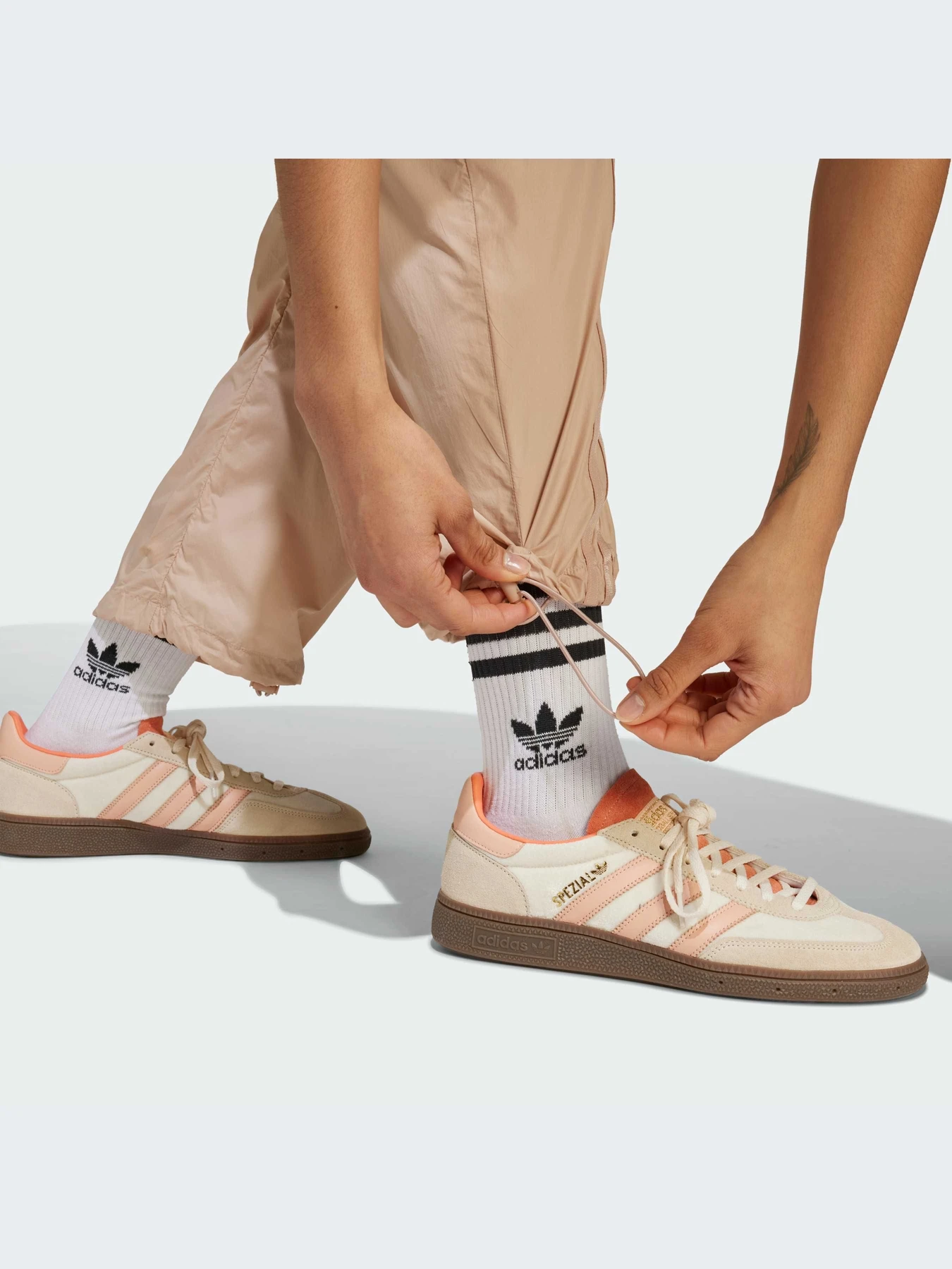 Брюки Adidas модель JJ0919-KZ Брюки Adidas модель JJ0919-KZ Фото