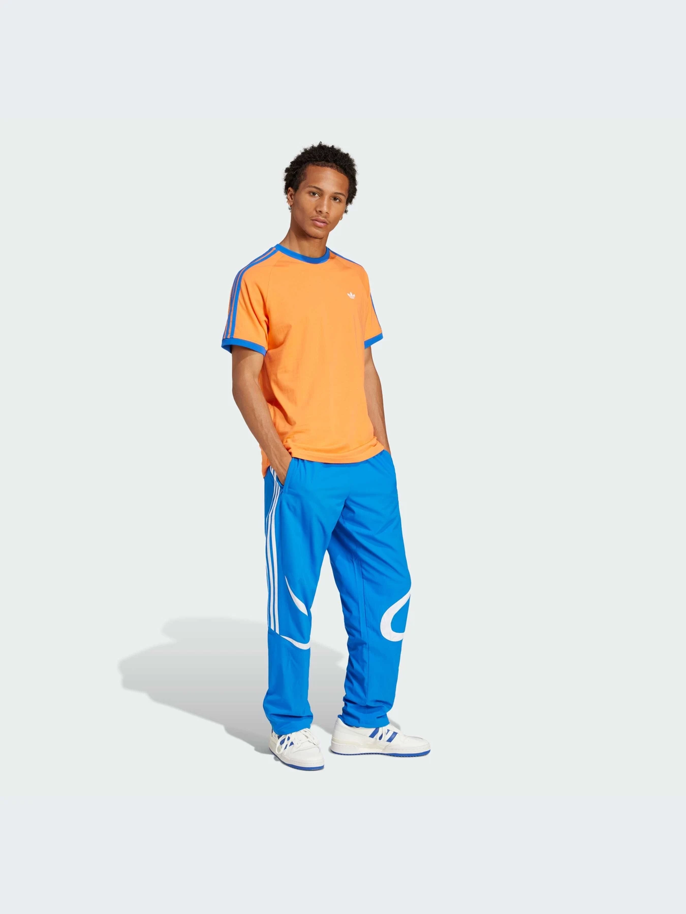 Футболки и поло Adidas Graphics модель JP4431-KZ Футболки и поло Adidas Graphics модель JP4431-KZ Фото
