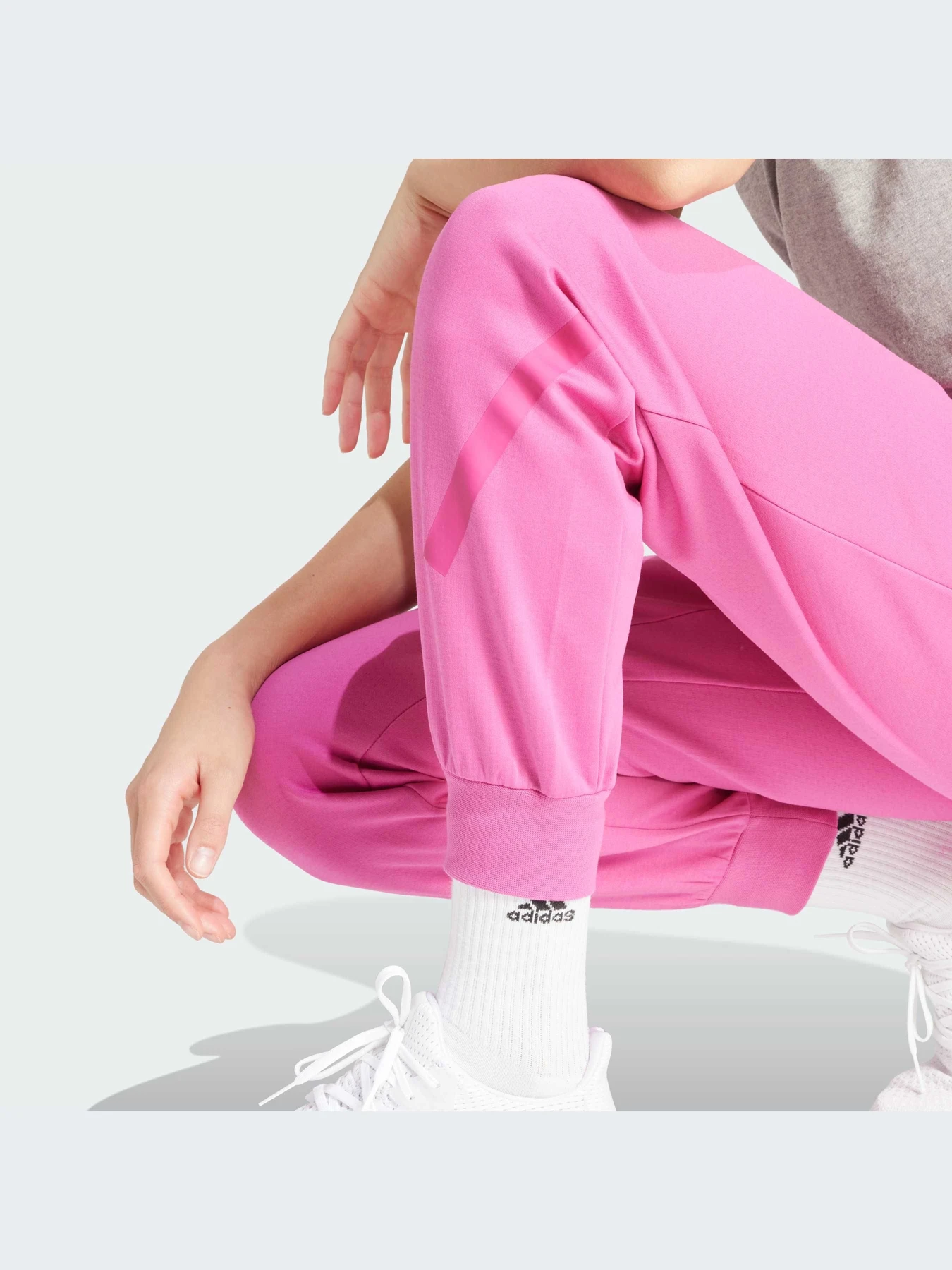 Брюки Adidas ZNE модель JC5407-KZ Брюки Adidas ZNE модель JC5407-KZ Фото