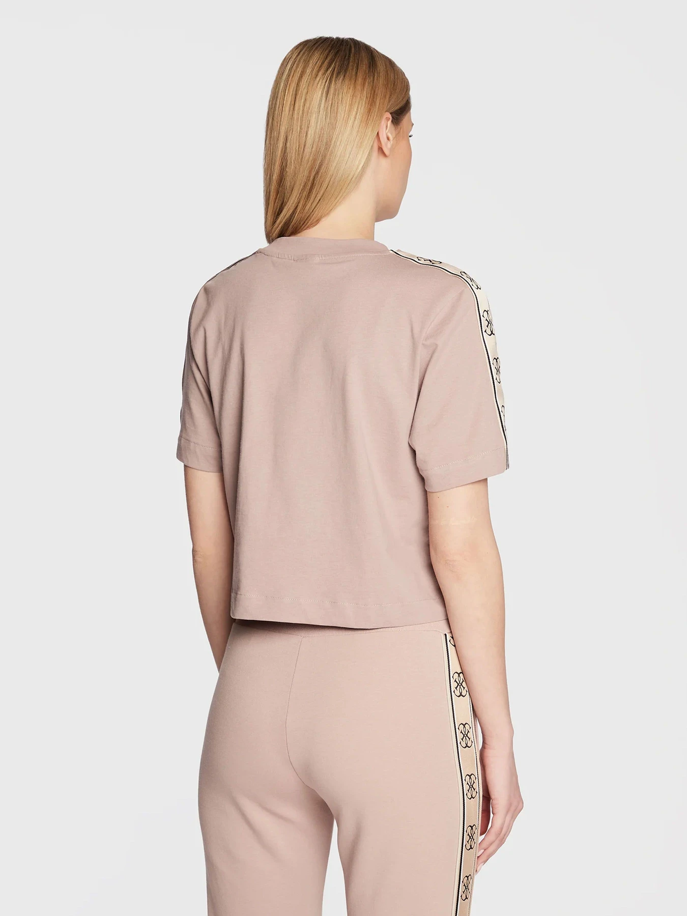 Футболки и поло GUESS модель V3RI08-I3Z14-G4Q9 Футболки и поло GUESS модель V3RI08-I3Z14-G4Q9 Фото
