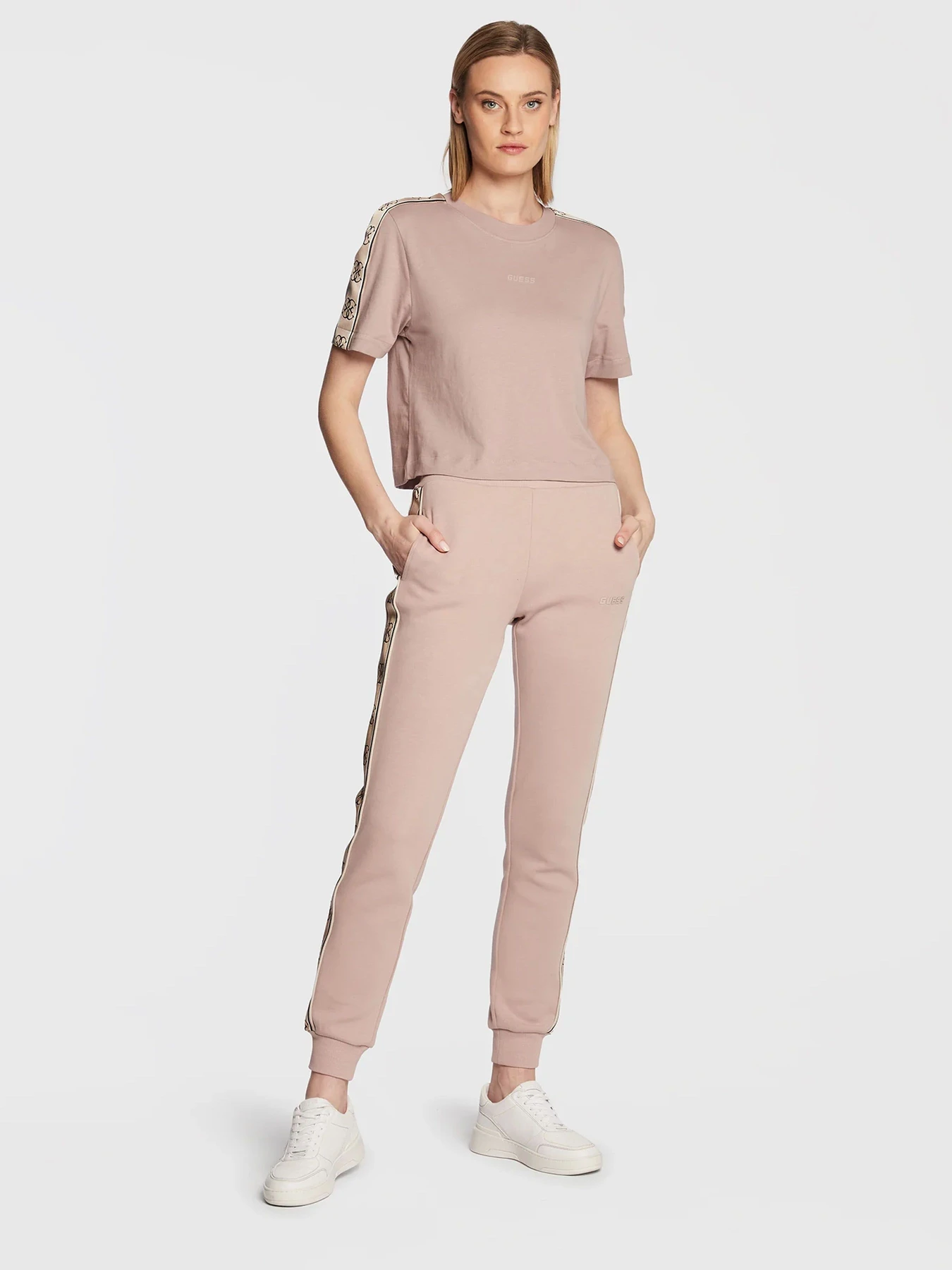 Футболки и поло GUESS модель V3RI08-I3Z14-G4Q9 Футболки и поло GUESS модель V3RI08-I3Z14-G4Q9 Фото
