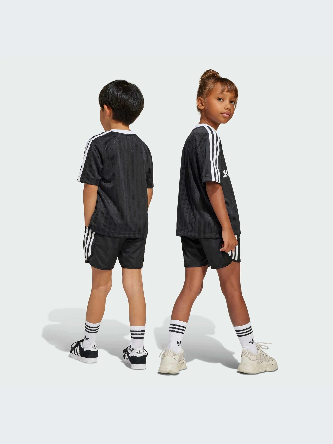 Костюмы Adidas Adicolor модель JC7870-KZ Костюмы Adidas Adicolor модель JC7870-KZ Фото
