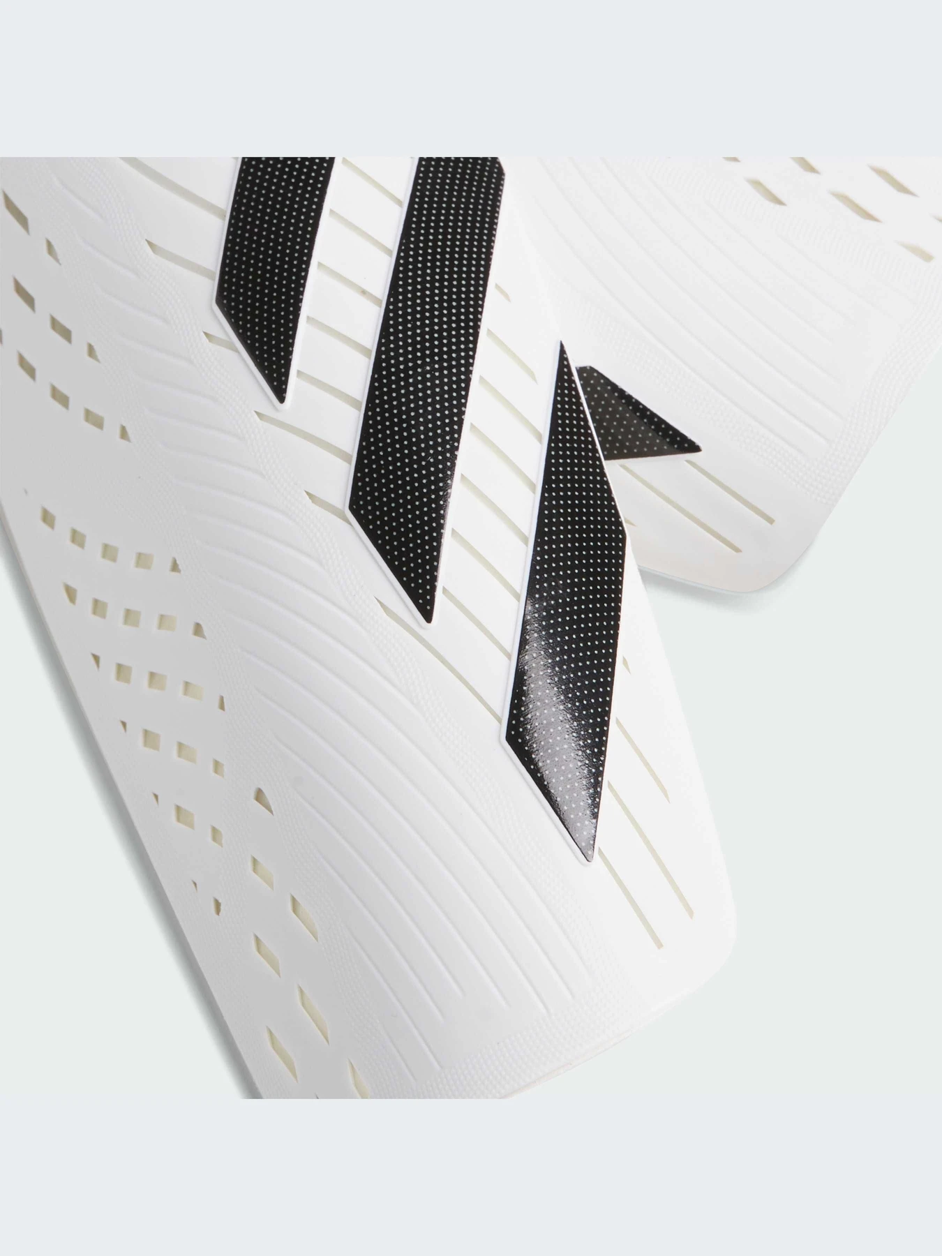 Щитки Adidas модель IP3995-KZ Щитки Adidas модель IP3995-KZ Фото
