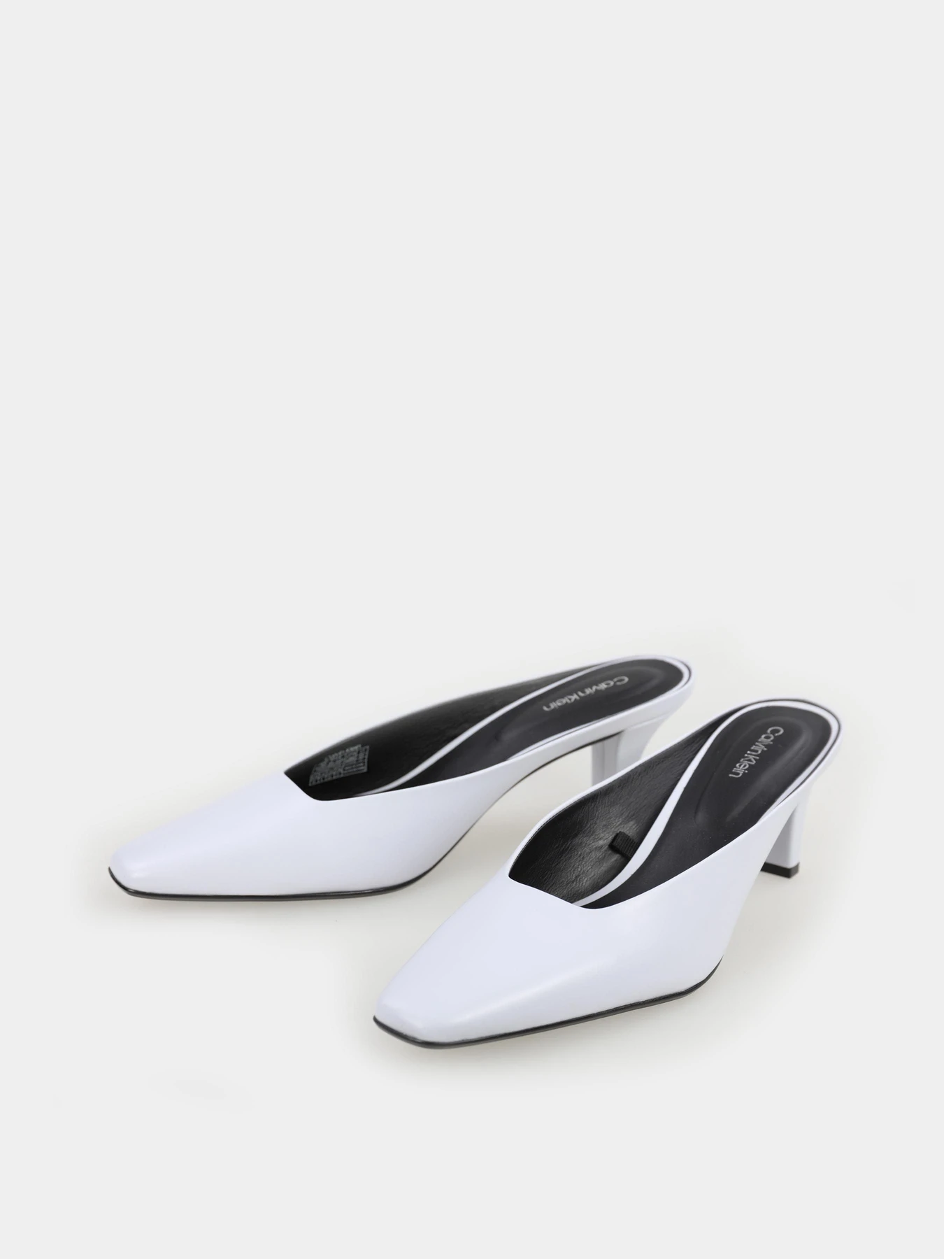 Шлёпанцы Calvin Klein модель HW0HW02332-0GY Шлёпанцы Calvin Klein модель HW0HW02332-0GY Фото