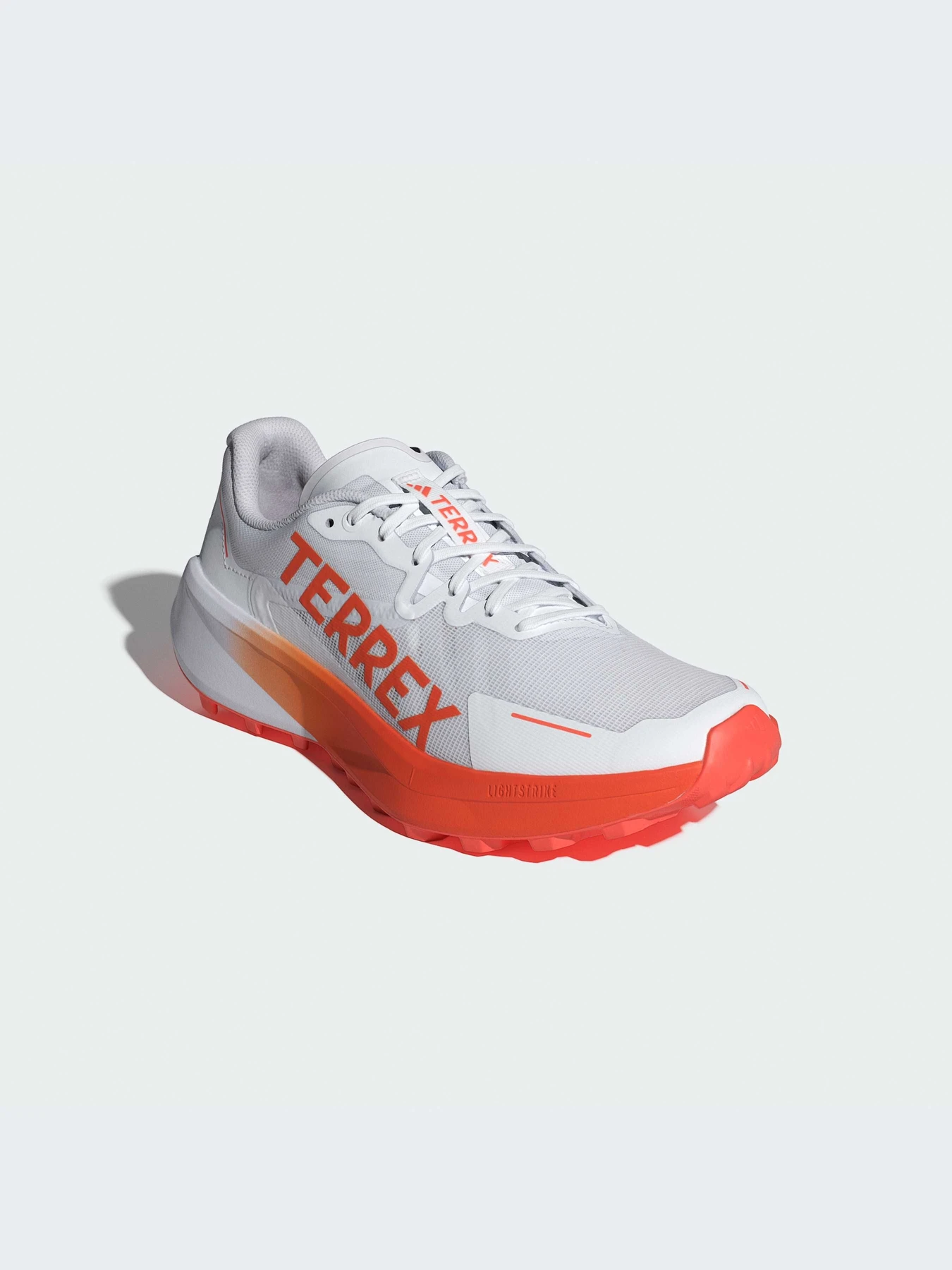 Кроссовки Adidas модель JI0951-KZ Кроссовки Adidas модель JI0951-KZ Фото
