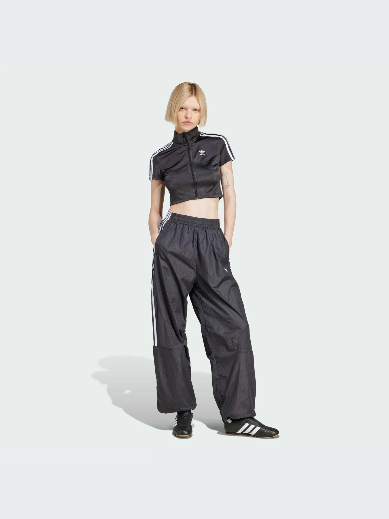 Брюки Adidas Adicolor модель JD0256-KZ Брюки Adidas Adicolor модель JD0256-KZ Фото