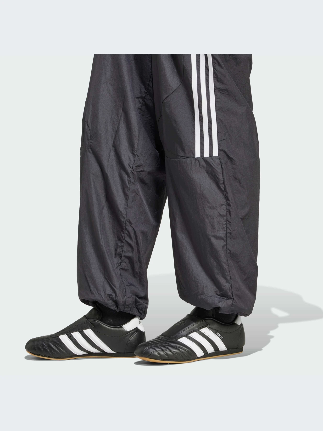 Брюки Adidas Adicolor модель JD0256-KZ Брюки Adidas Adicolor модель JD0256-KZ Фото