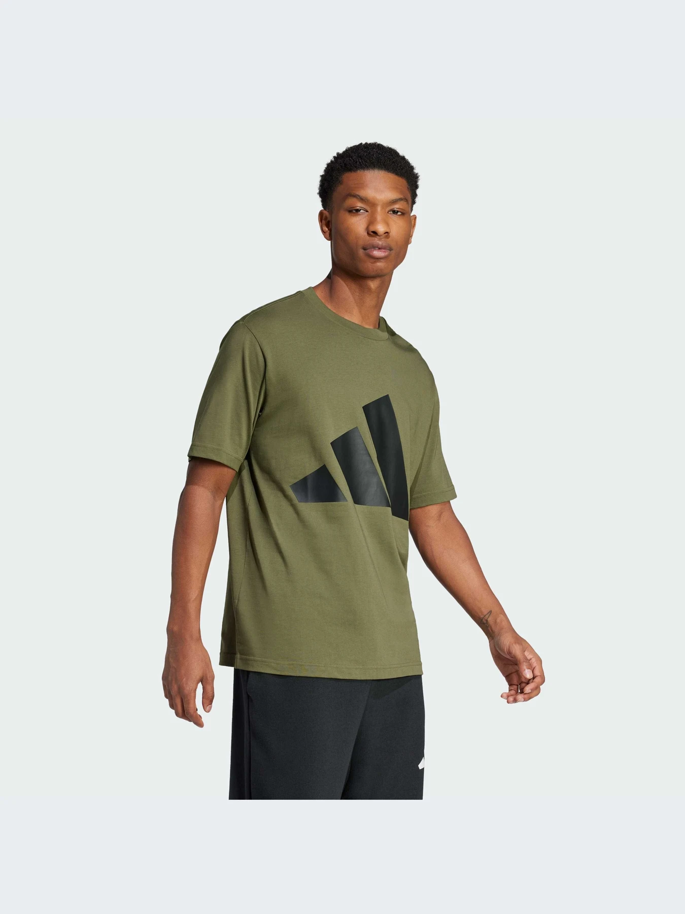 Футболки и поло Adidas модель JE8931-KZ Футболки и поло Adidas модель JE8931-KZ Фото