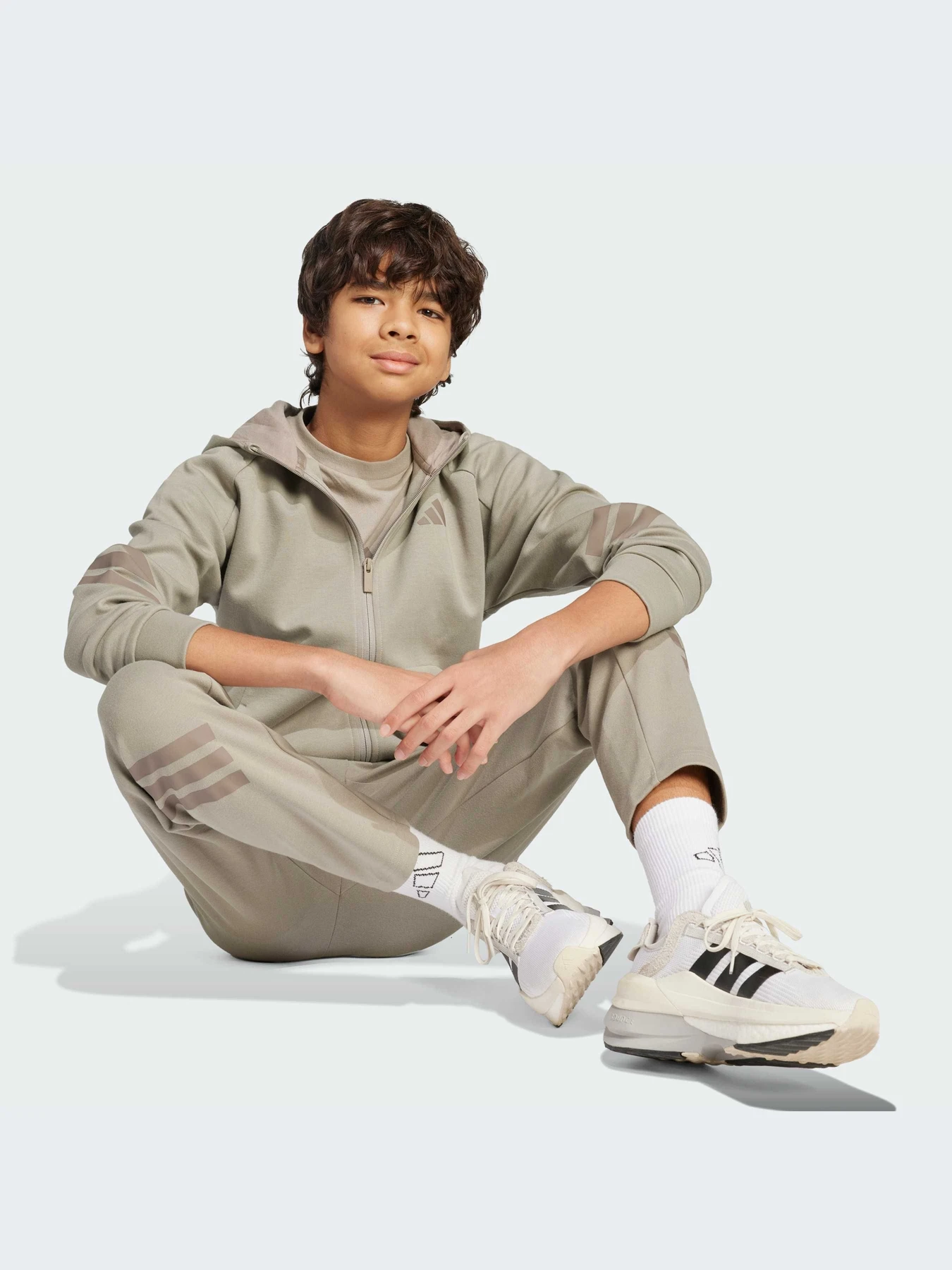 Худи и свитшоты Adidas модель JJ4807-KZ Худи и свитшоты Adidas модель JJ4807-KZ Фото