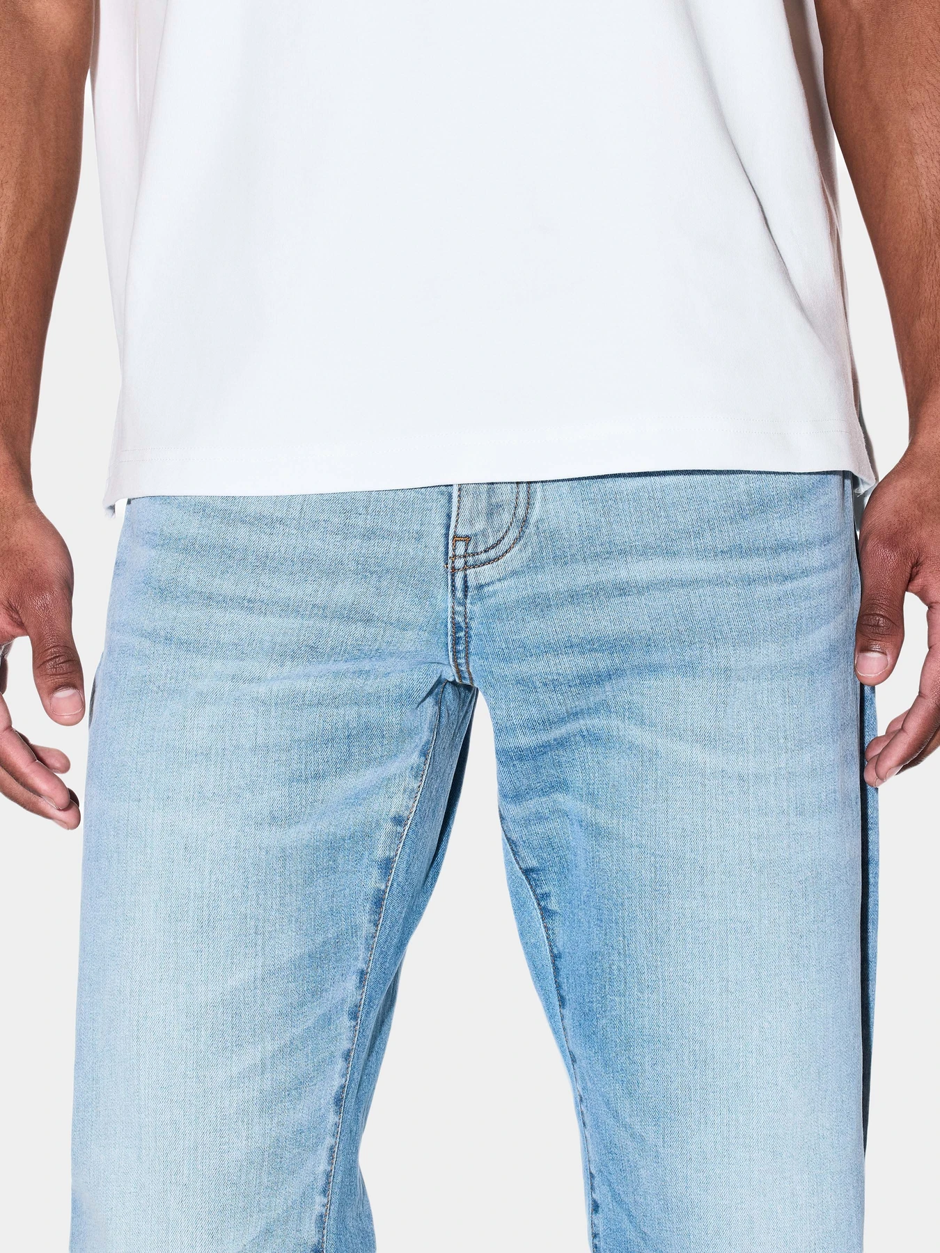 Джинсы Armani Exchange модель XM000049-AF15079-MB001 Джинсы Armani Exchange модель XM000049-AF15079-MB001 Фото