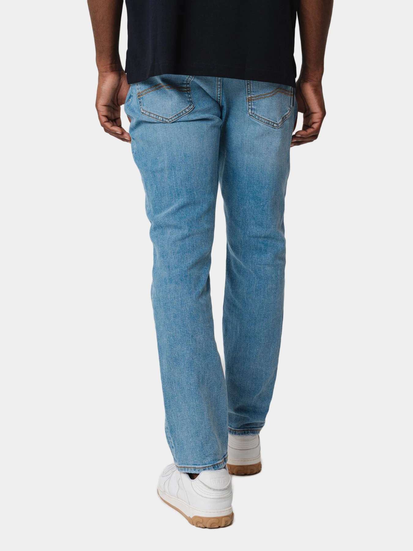 Джинсы Armani Exchange модель XM000070-AF15079-MB001 Джинсы Armani Exchange модель XM000070-AF15079-MB001 Фото
