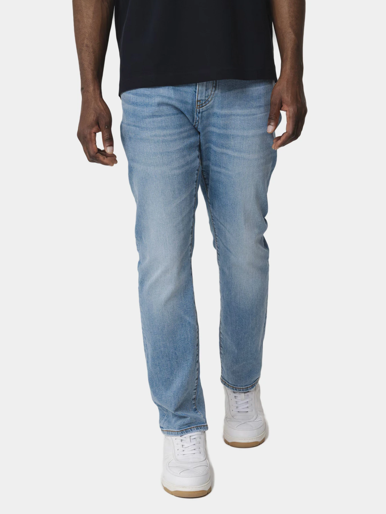 Джинсы Armani Exchange модель XM000070-AF15079-MB001 Джинсы Armani Exchange модель XM000070-AF15079-MB001 Фото
