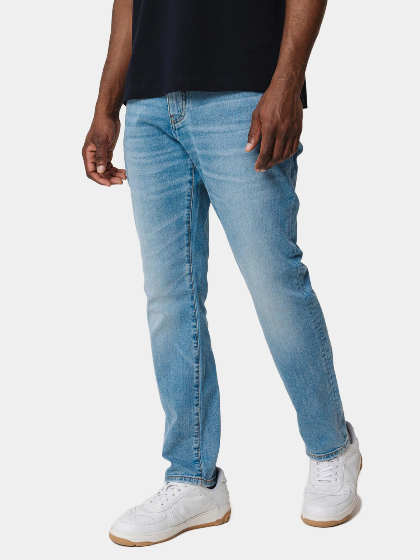Джинсы Armani Exchange модель XM000070-AF15079-MB001 Джинсы Armani Exchange модель XM000070-AF15079-MB001 Фото