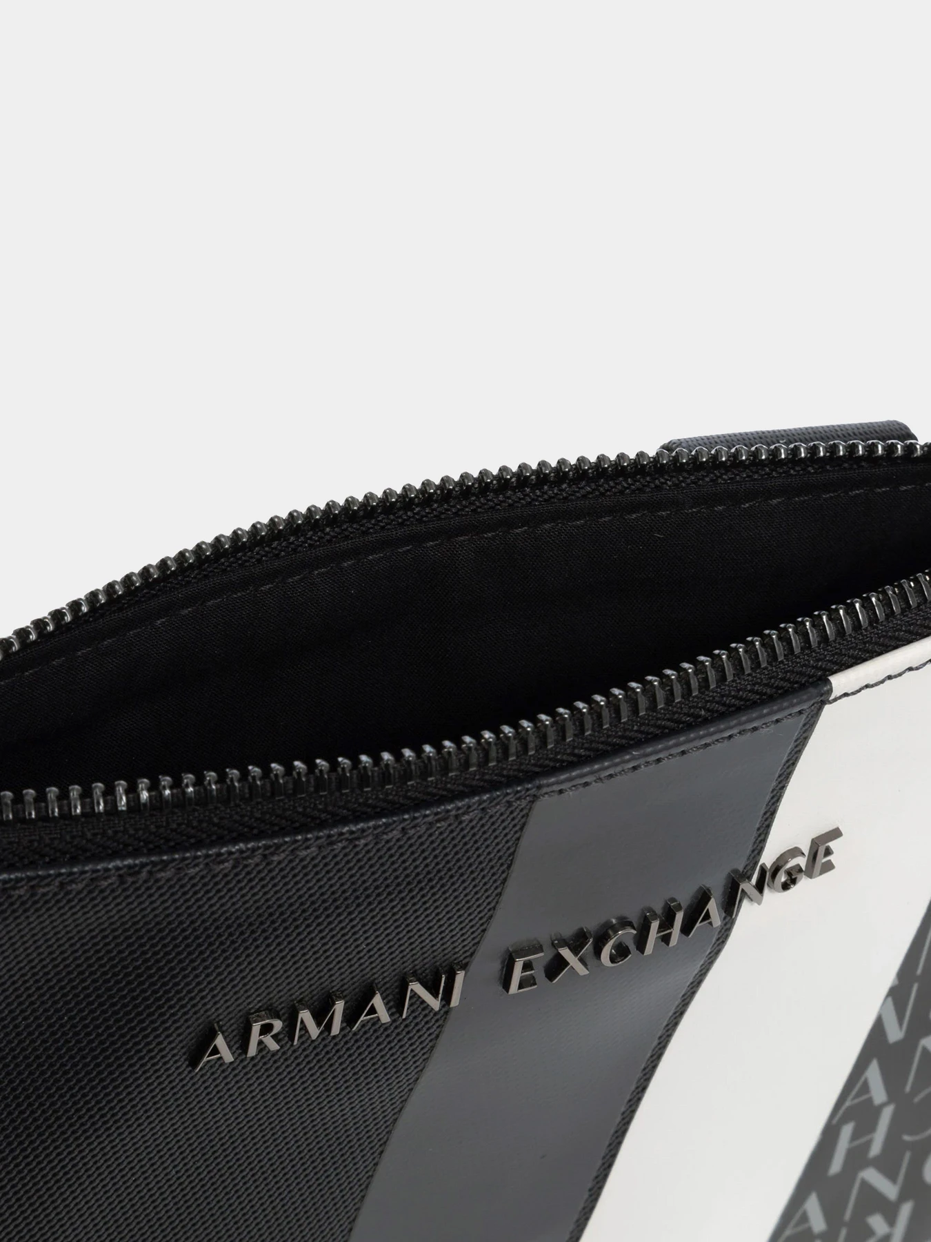 Сумки Armani Exchange модель XM000164-AF11935-MB051 Фото